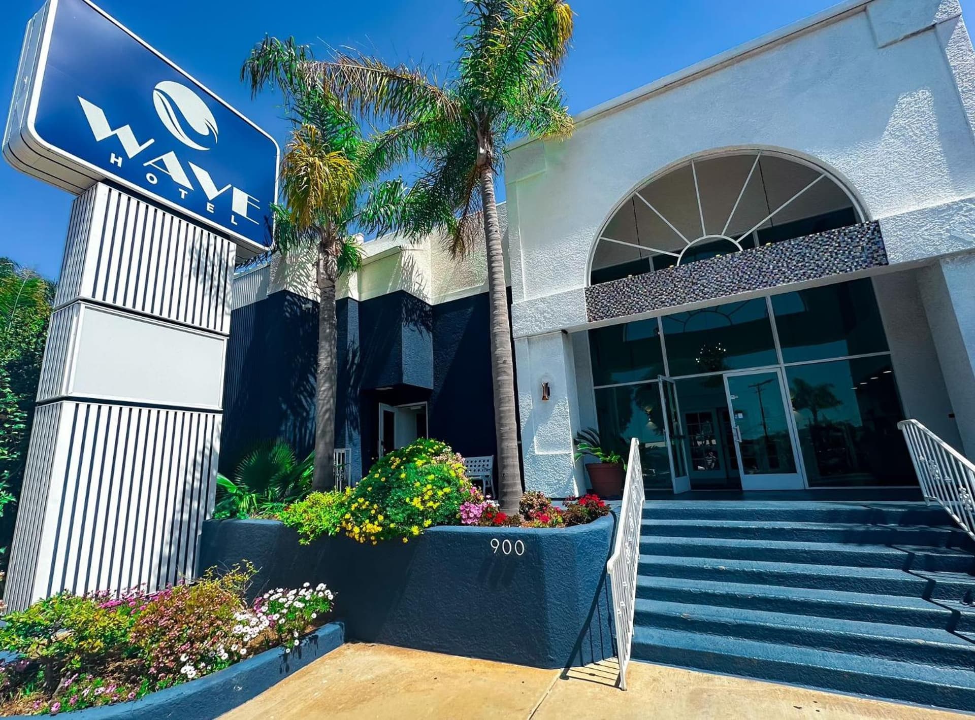Wave Hotel Manhattan Beach featured exterior or lobby in Manhattan Beach, CA — similar hotel