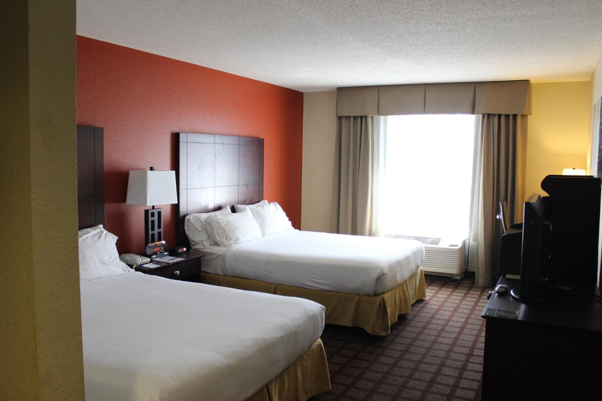 Holiday Inn Express Hotel & Suites Chicago-Algonquin by IHG gallery photo in Algonquin, IL — image 46