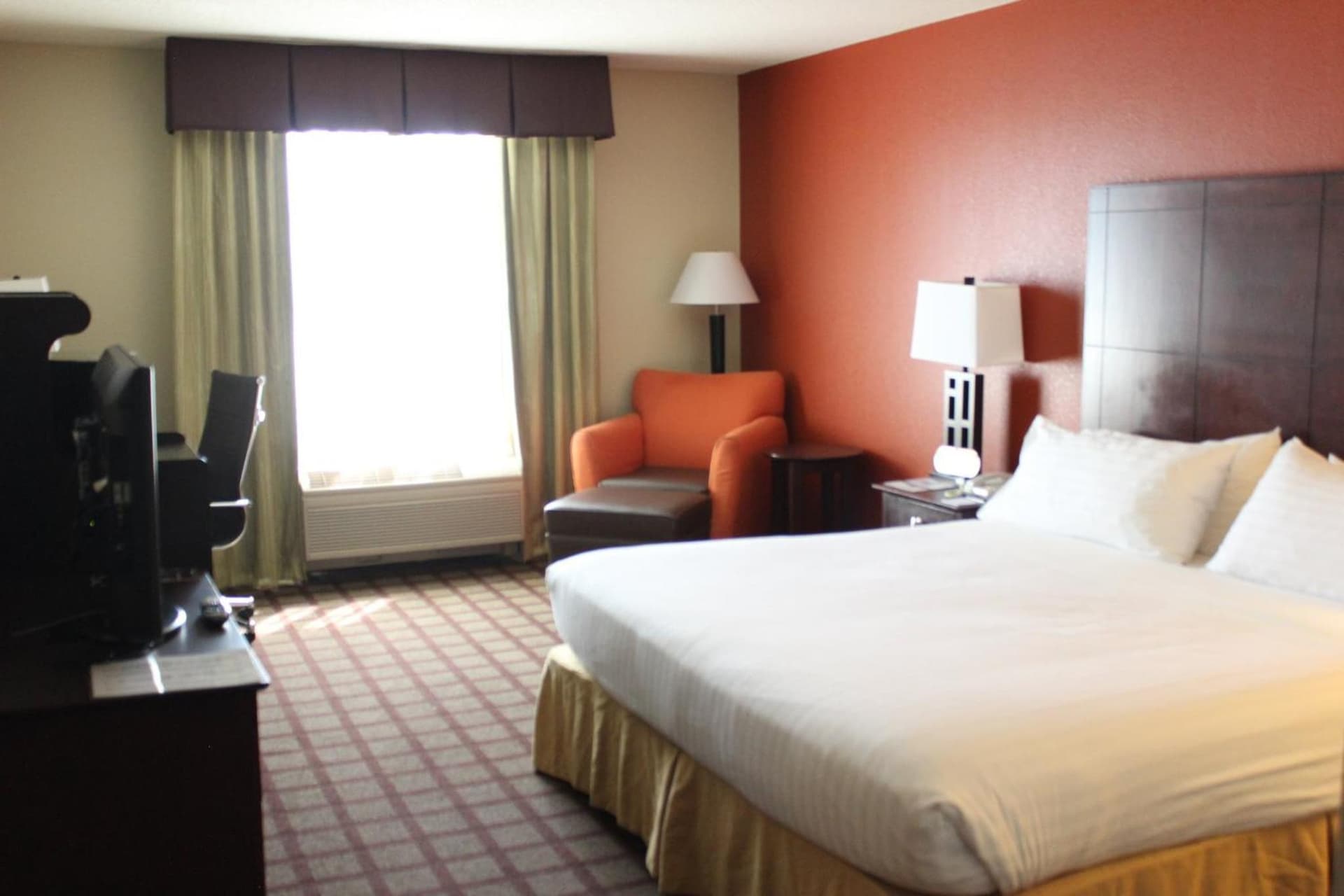 Holiday Inn Express Hotel & Suites Chicago-Algonquin by IHG gallery photo in Algonquin, IL — image 32