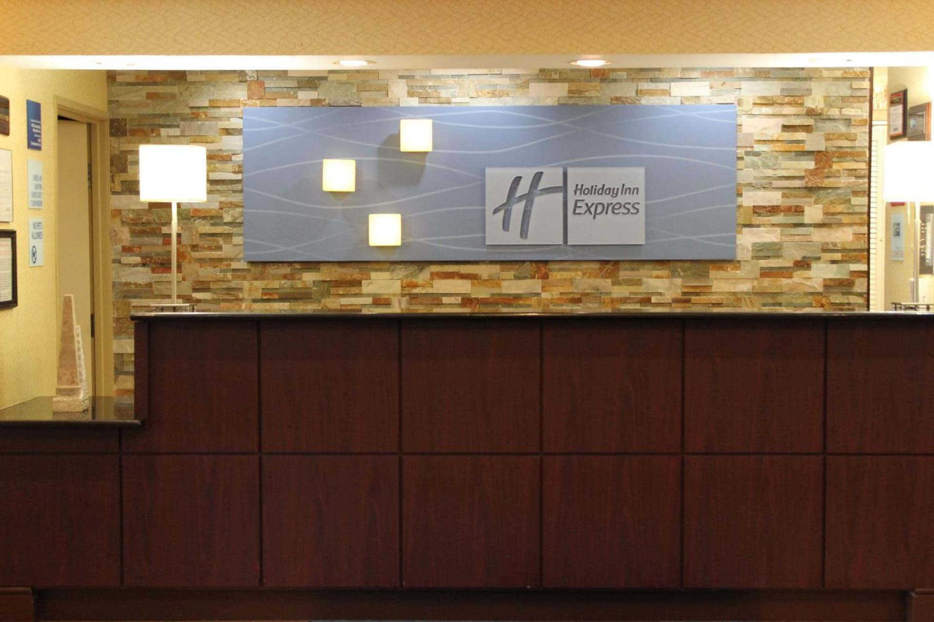 Holiday Inn Express Hotel & Suites Chicago-Algonquin by IHG gallery photo in Algonquin, IL — image 26
