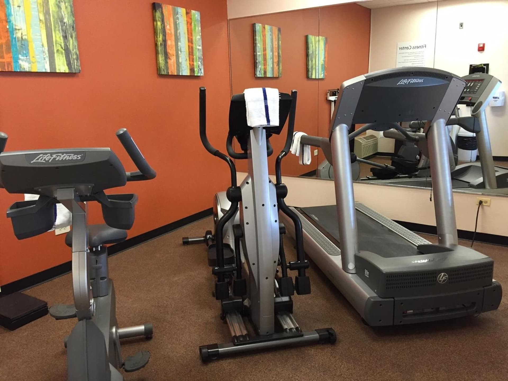 Holiday Inn Express Hotel & Suites Chicago-Algonquin by IHG gallery photo in Algonquin, IL — image 48