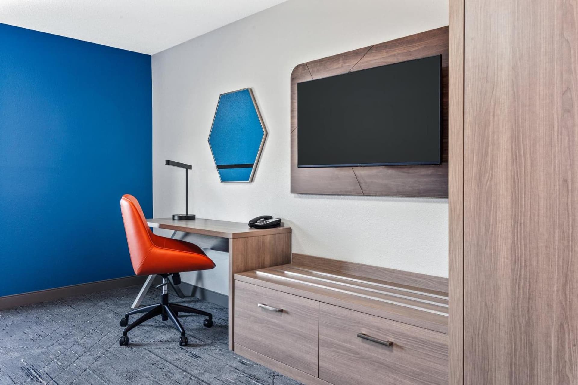 Holiday Inn Express Hotel & Suites Chicago-Algonquin by IHG gallery photo in Algonquin, IL — image 25