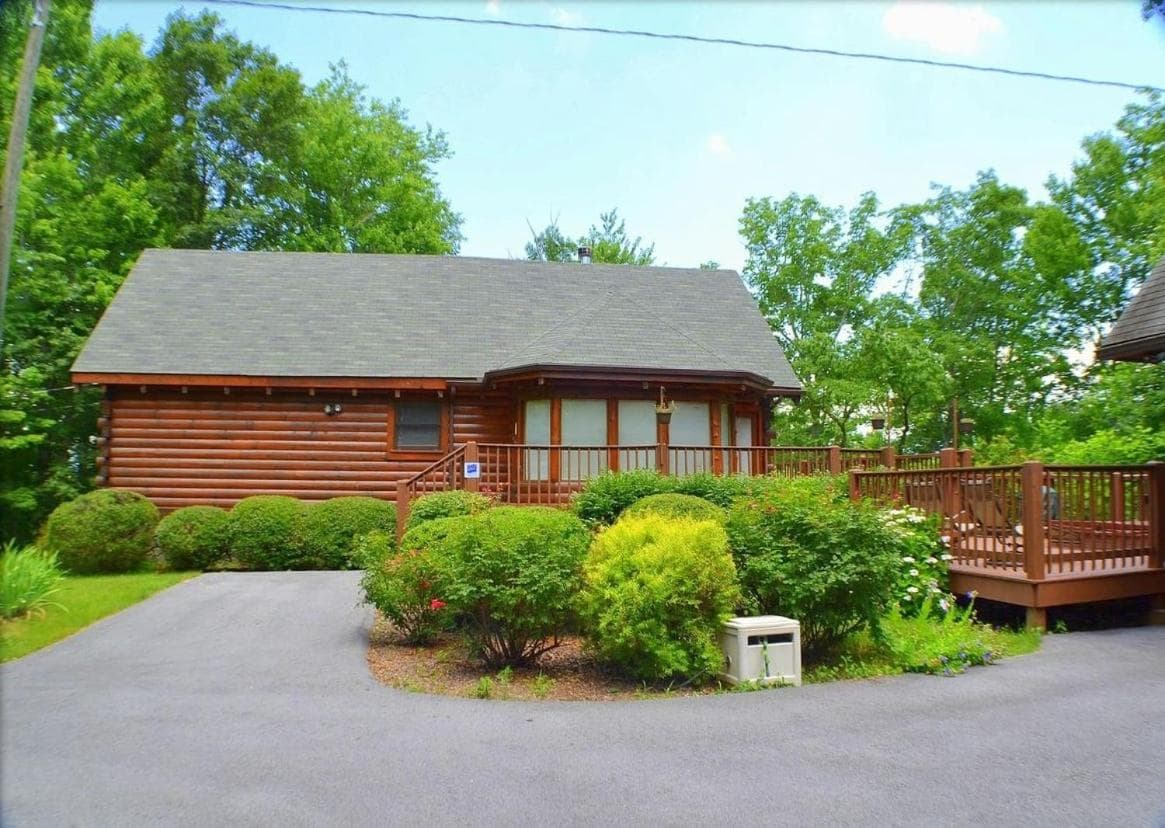Steele Away 3 Bedrooms featured exterior or lobby in Sevierville, TN — similar hotel