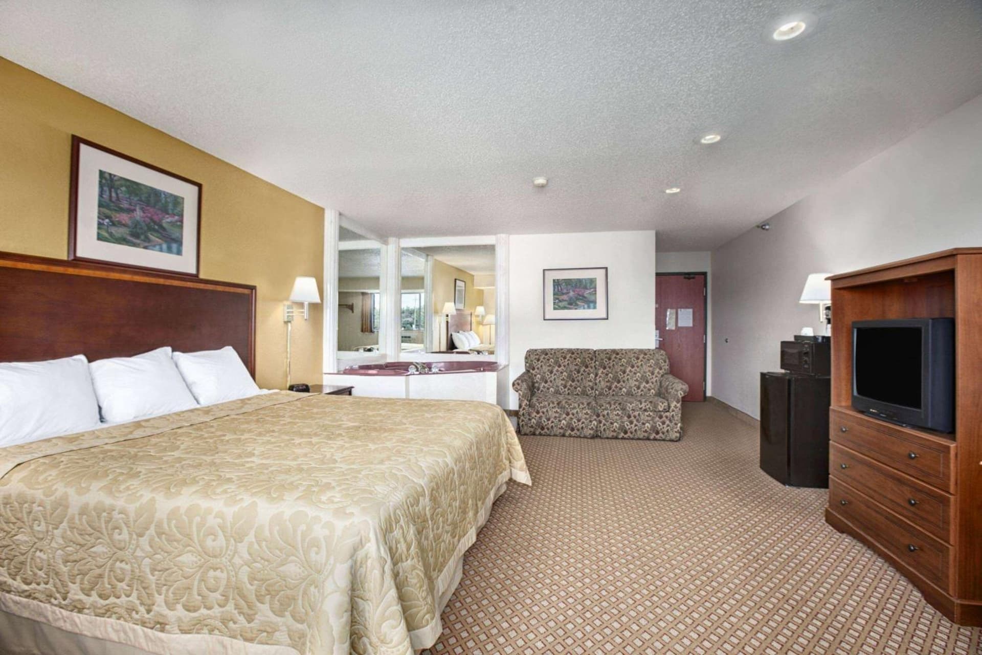 Super 8 by Wyndham Canton/Livonia Area gallery photo in Canton — image 20