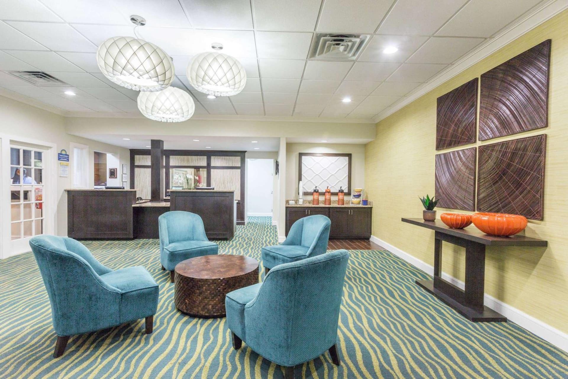 Days Inn by Wyndham Adel I-75 interior in Adel, GA — gallery photo 2