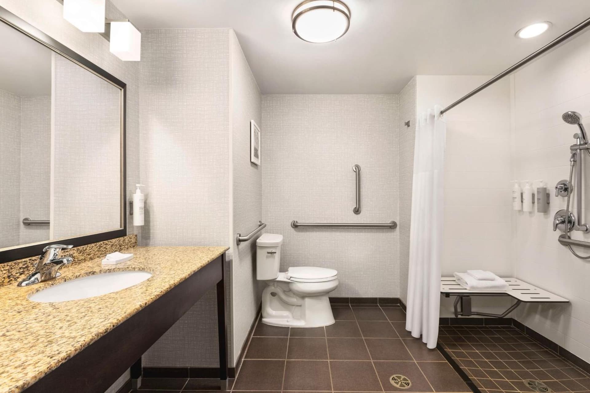 Hampton Inn & Suites York South gallery photo in York, PA — image 18