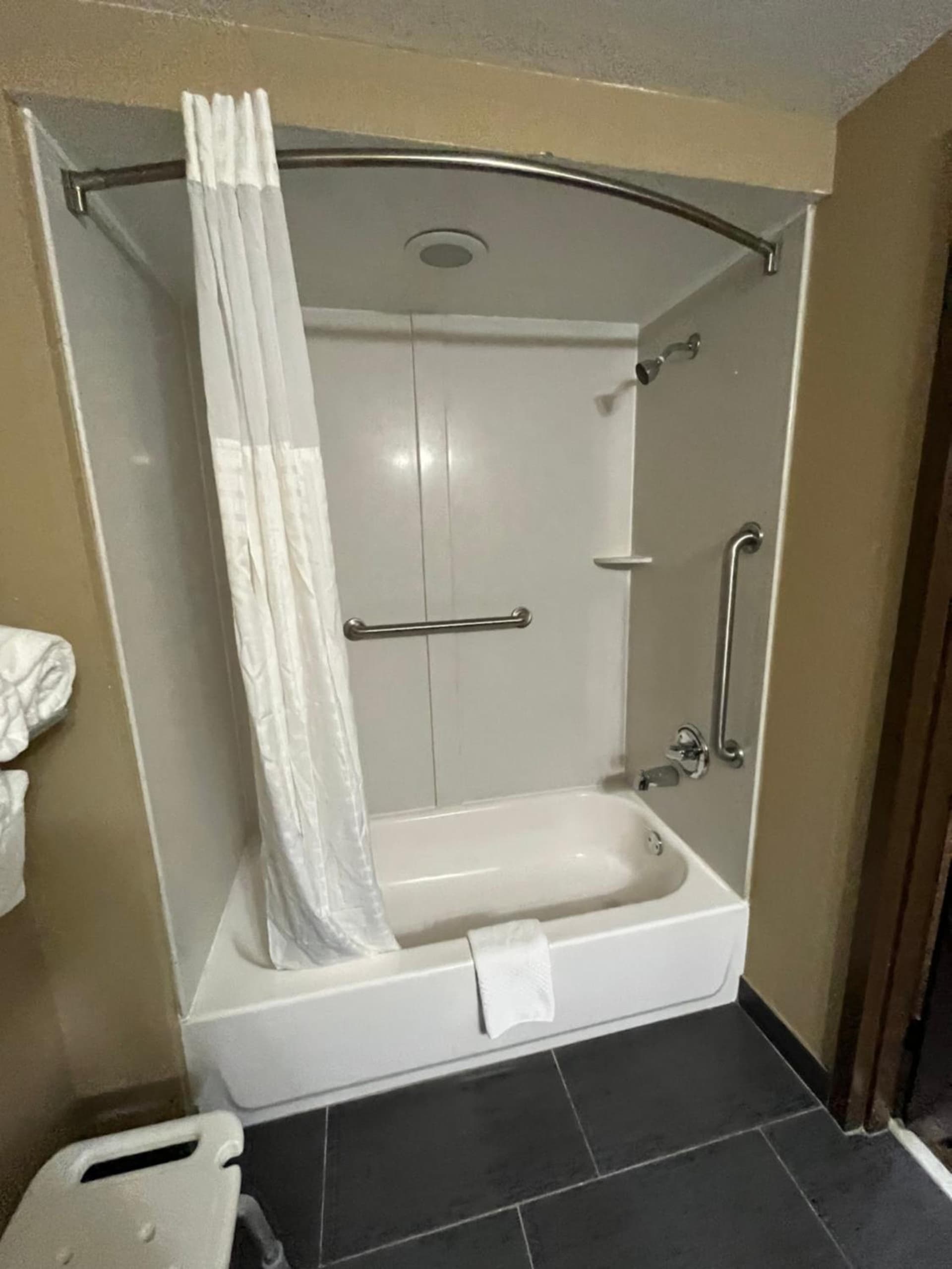 Quality Suites Graham - Burlington South gallery photo in Graham, NC — image 23
