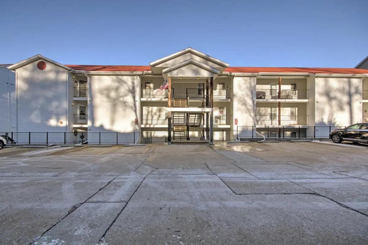 Waterfront Condo with Boat Slip! featured exterior or lobby in Lake Ozark, MO — similar hotel