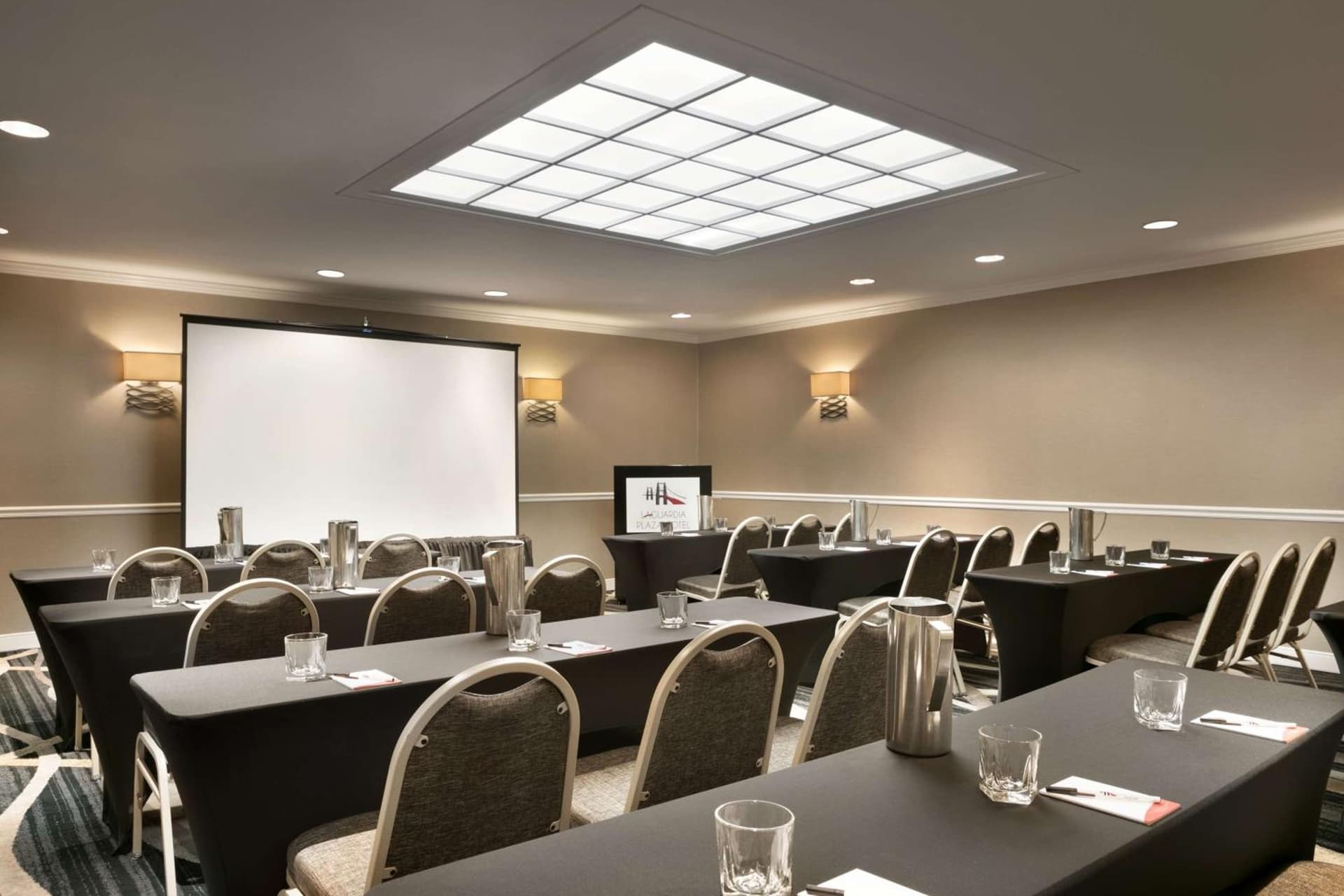 DoubleTree by Hilton New York-LaGuardia gallery photo in Queens, NY — image 33