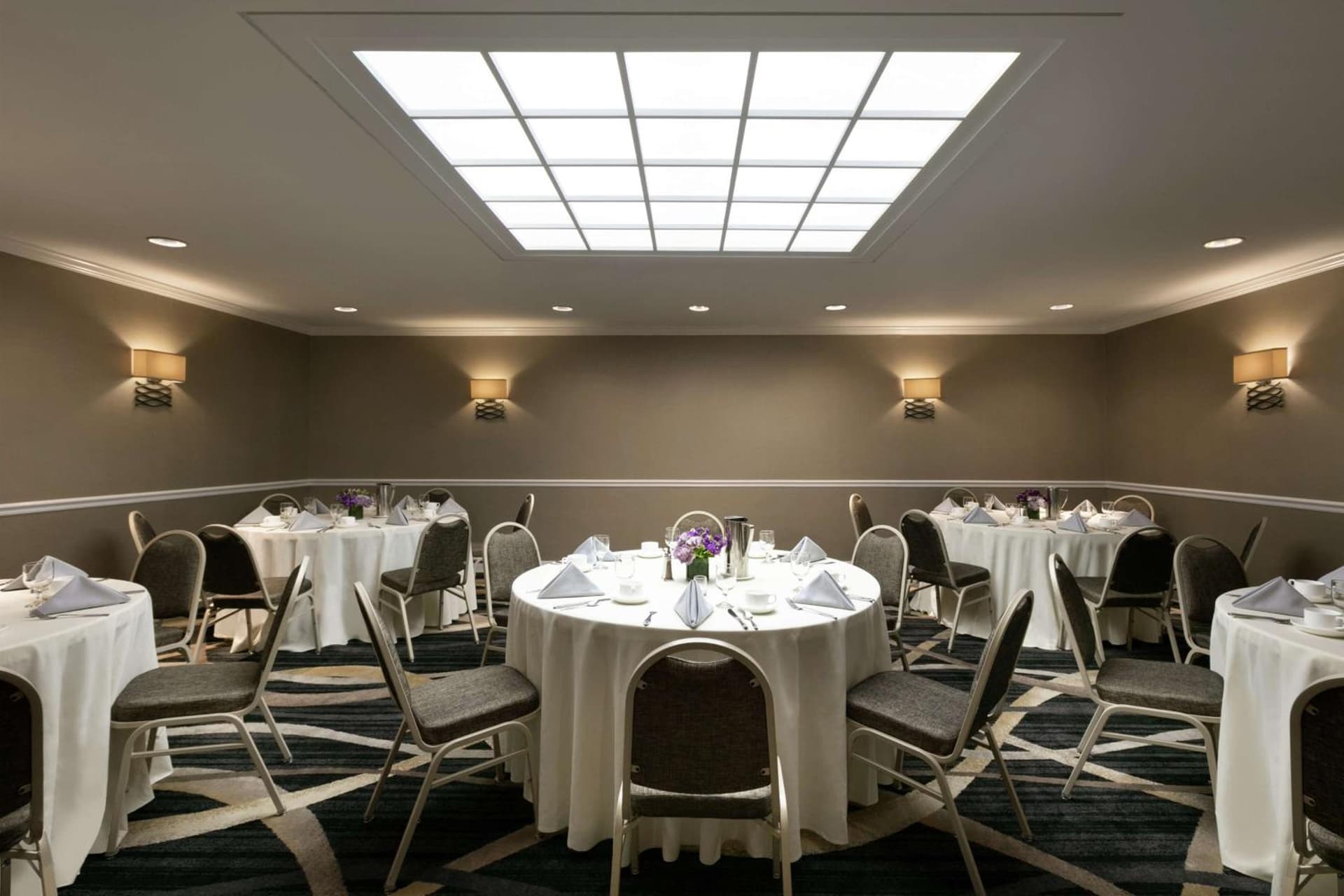 DoubleTree by Hilton New York-LaGuardia gallery photo in Queens, NY — image 49