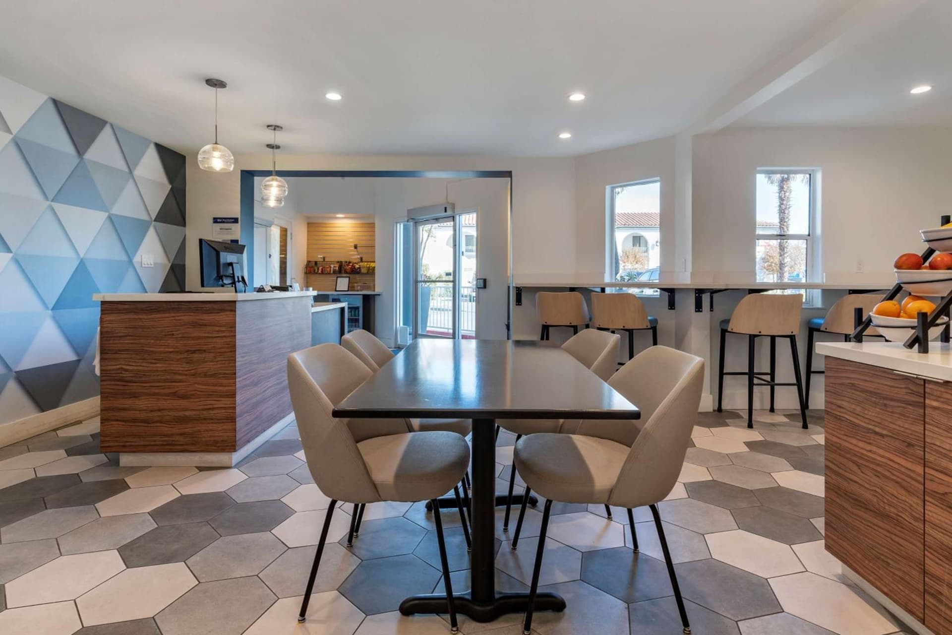 Best Western Plus Executive Suites property views in Redwood City, CA — gallery photo 3