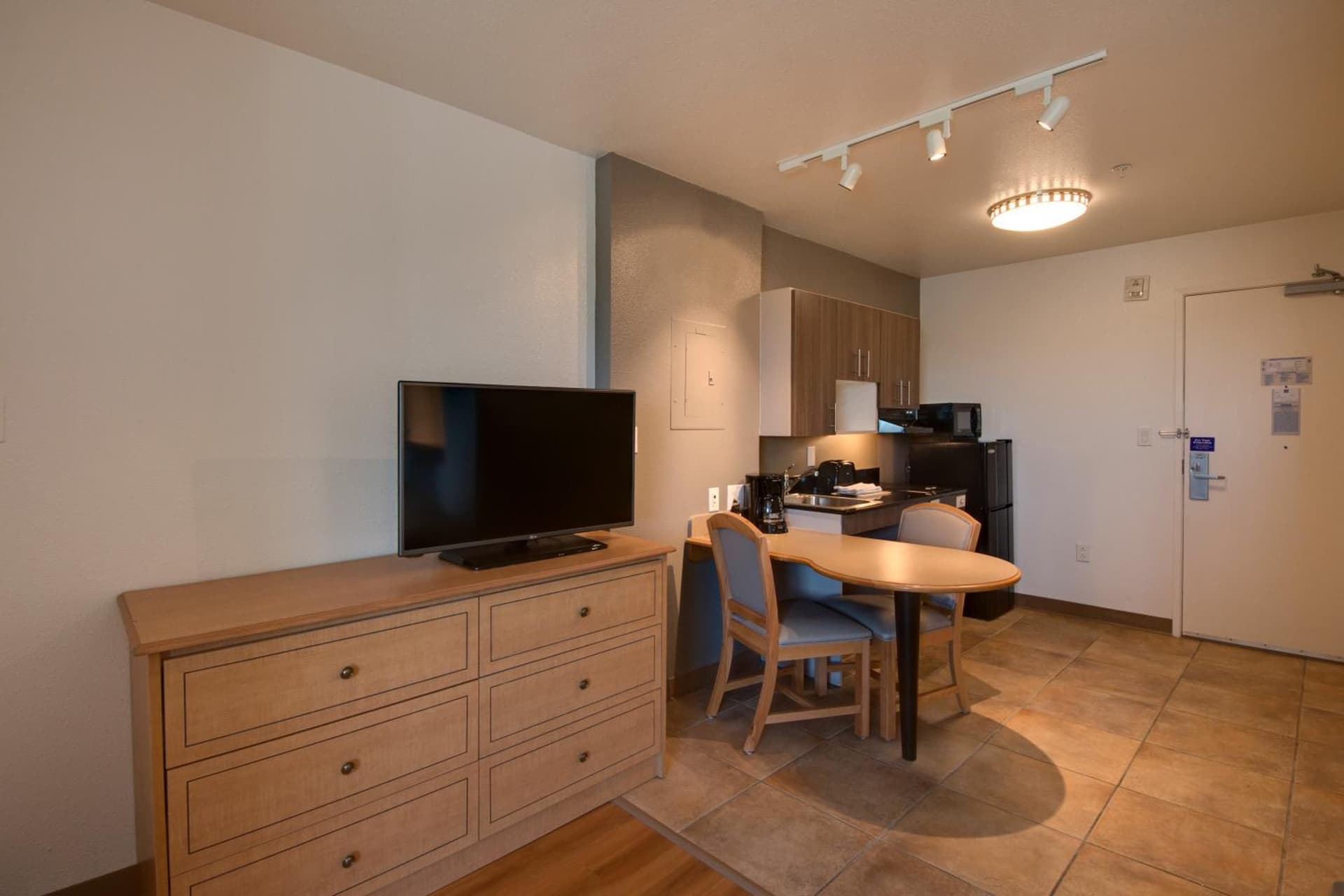 Studio 6-Brownsville, TX interior in Brownsville, TX — gallery photo 2
