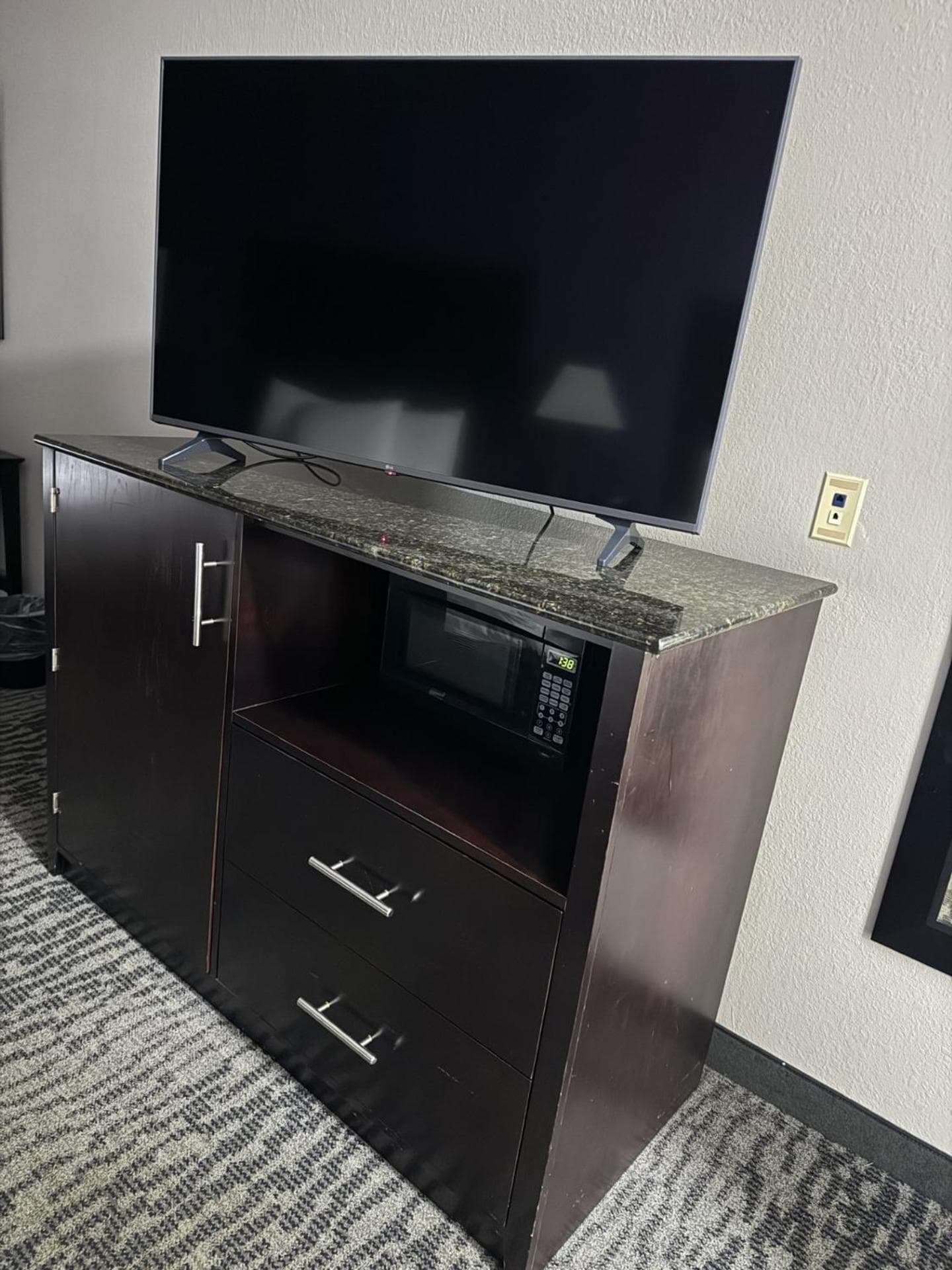 La Quinta Inn & Suites by Wyndham Louisville East gallery photo in Louisville, KY — image 12