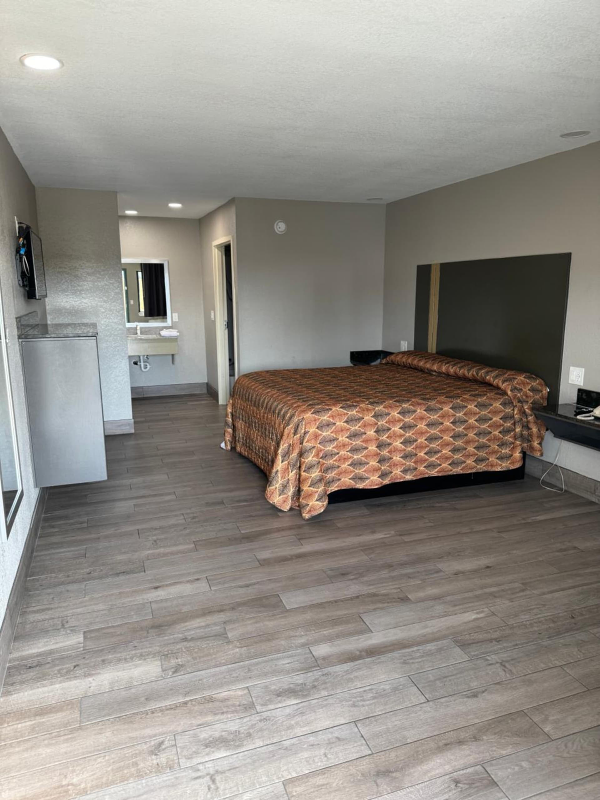 Nola Inn & Suites property views in New Orleans, LA — gallery photo 3