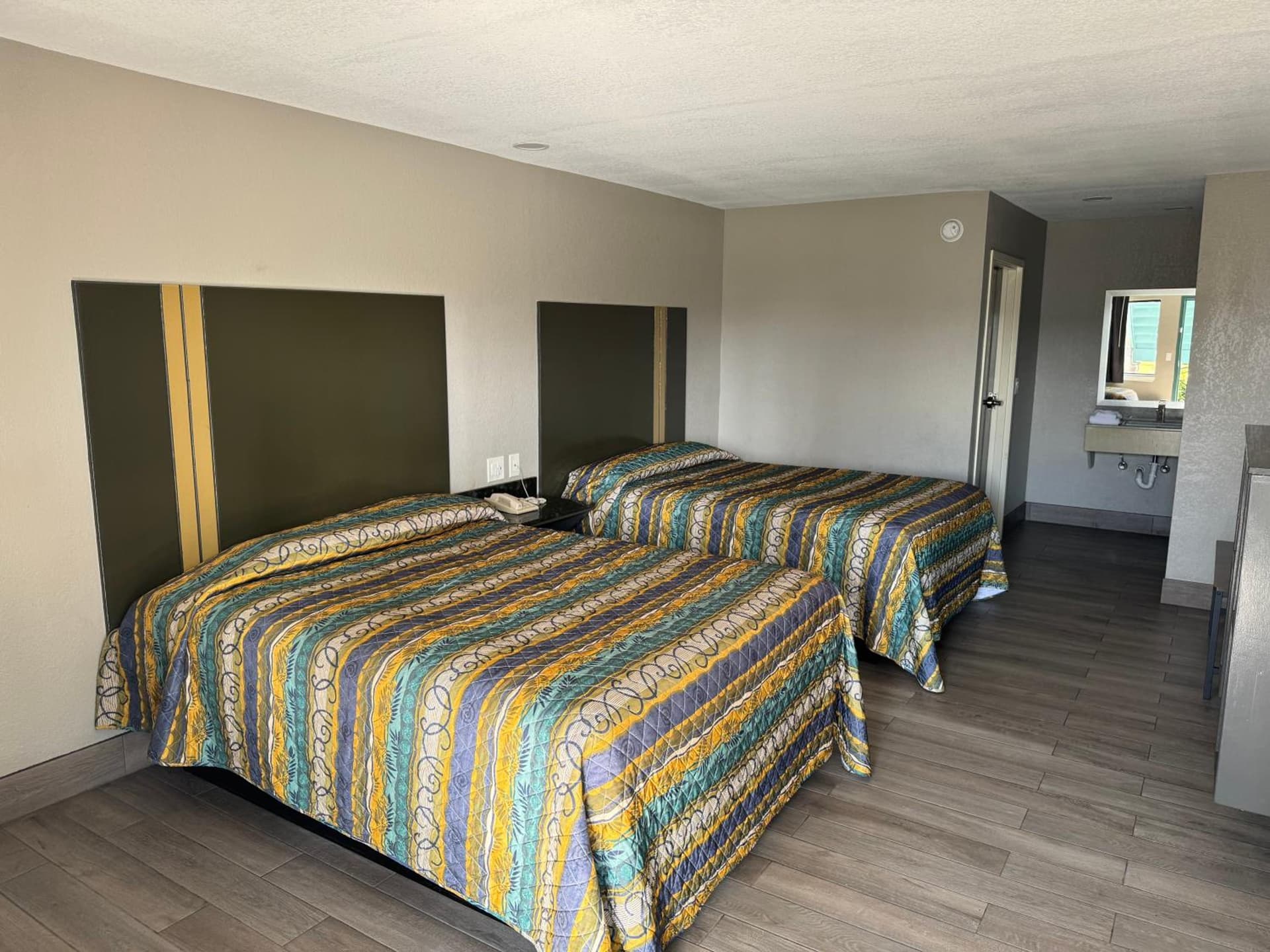 Nola Inn & Suites interior in New Orleans, LA — gallery photo 2