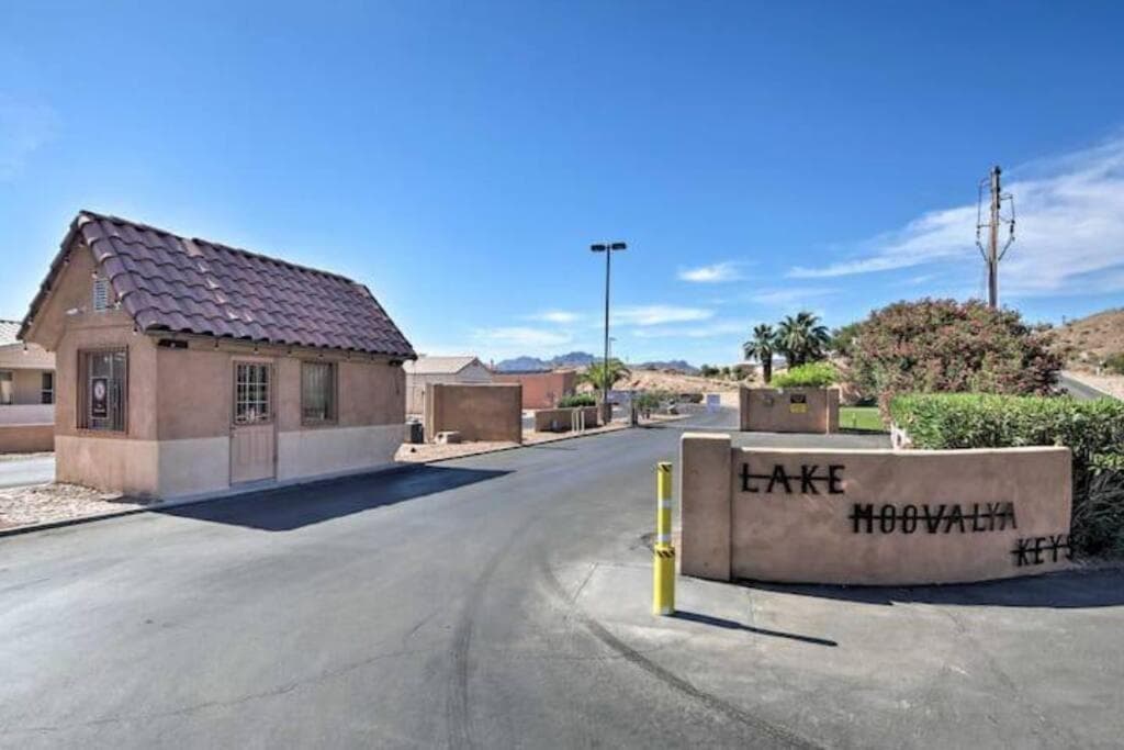 The Gentleman's Jack featured exterior or lobby in Parker, AZ — similar hotel