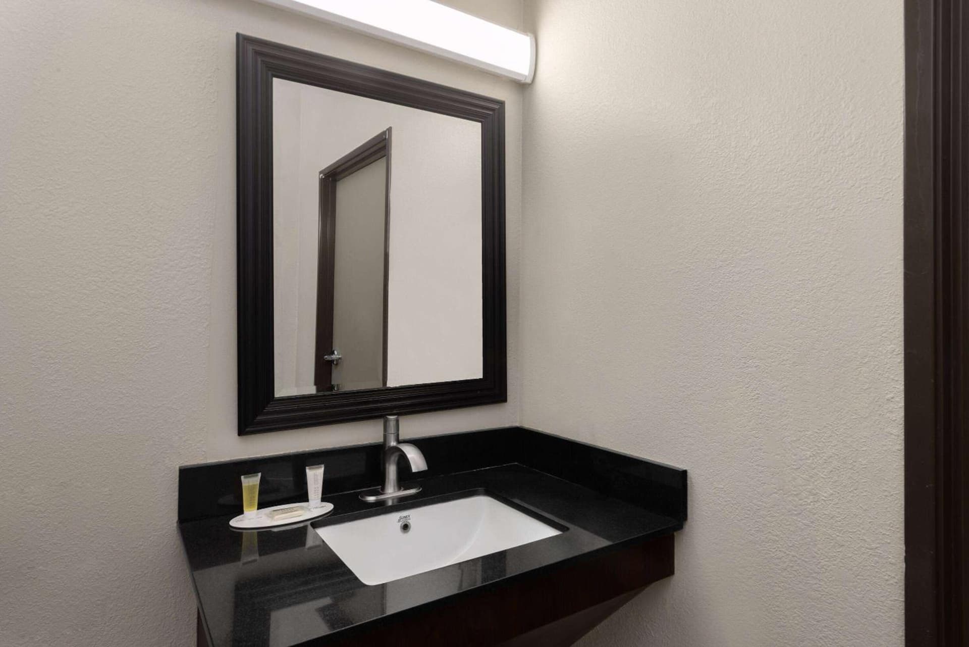 Days Inn & Suites by Wyndham Tucson/Marana gallery photo in Tucson, AZ — image 57