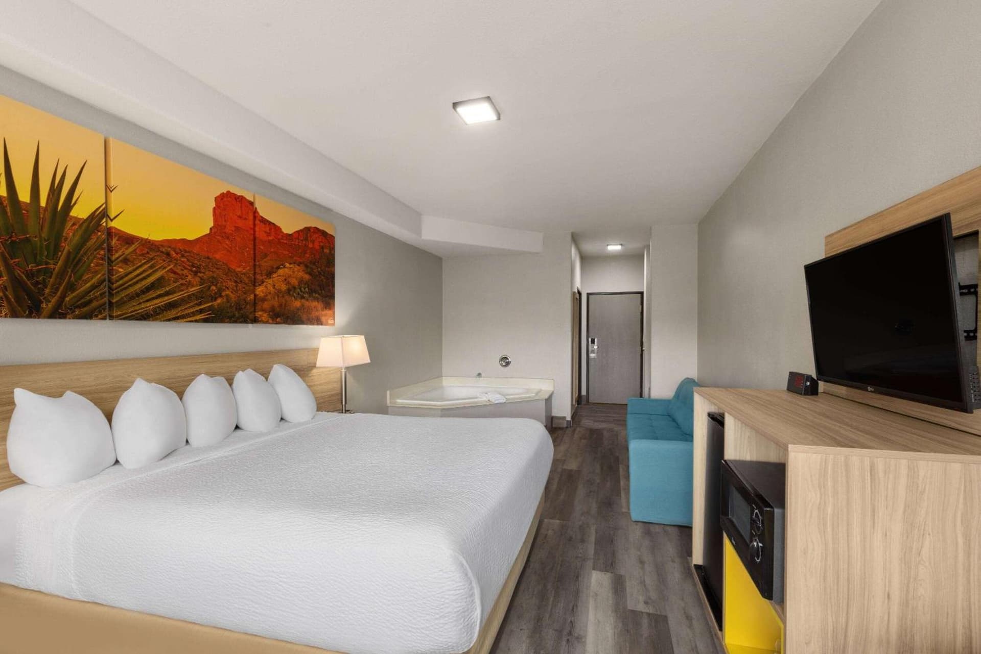 Days Inn & Suites by Wyndham Tucson/Marana property views in Tucson, AZ — gallery photo 3