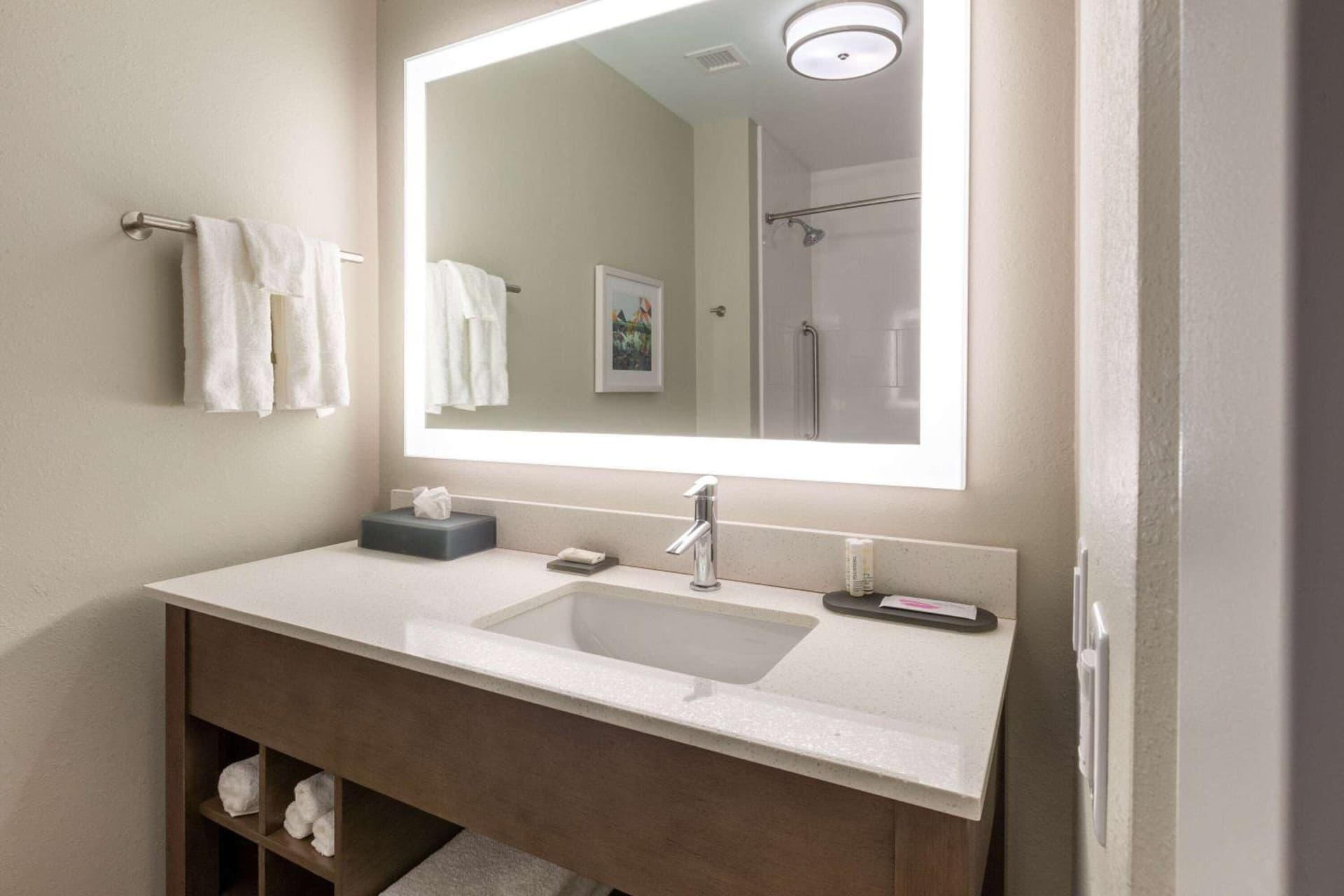 La Quinta Inn & Suites by Wyndham Middletown-Goshen gallery photo in Middletown, NY — image 33