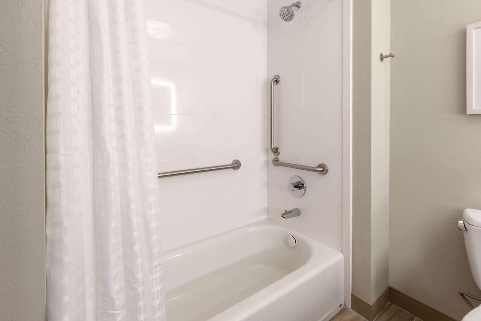 La Quinta Inn & Suites by Wyndham Middletown-Goshen gallery photo in Middletown, NY — image 25
