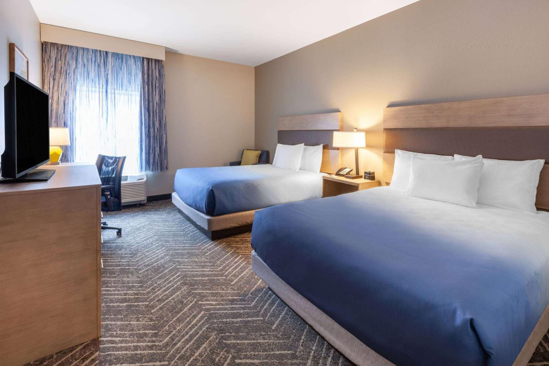 La Quinta Inn & Suites by Wyndham Middletown-Goshen gallery photo in Middletown, NY — image 7