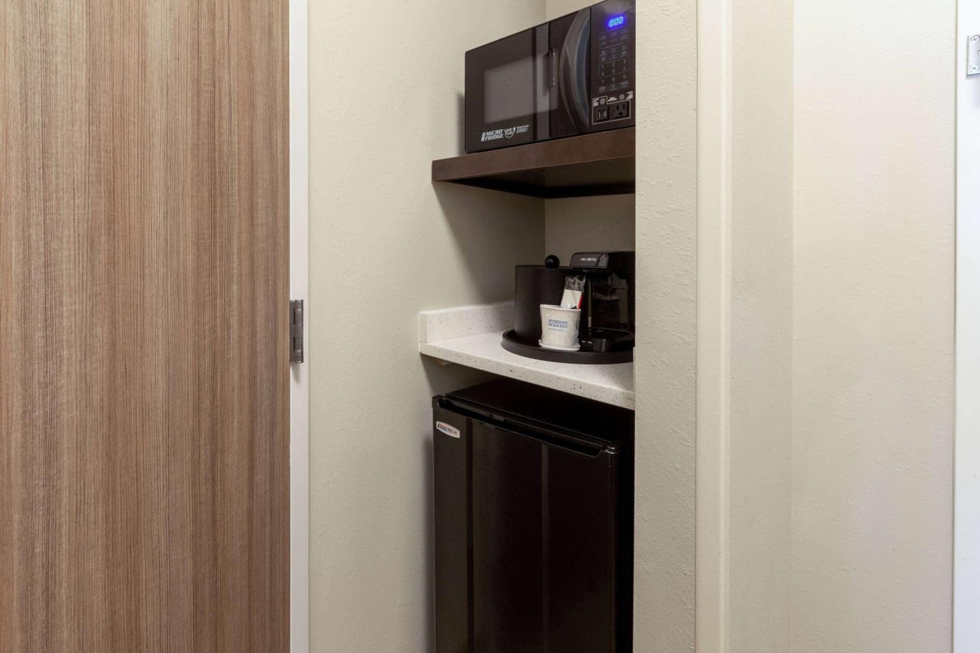 La Quinta Inn & Suites by Wyndham Middletown-Goshen gallery photo in Middletown, NY — image 36