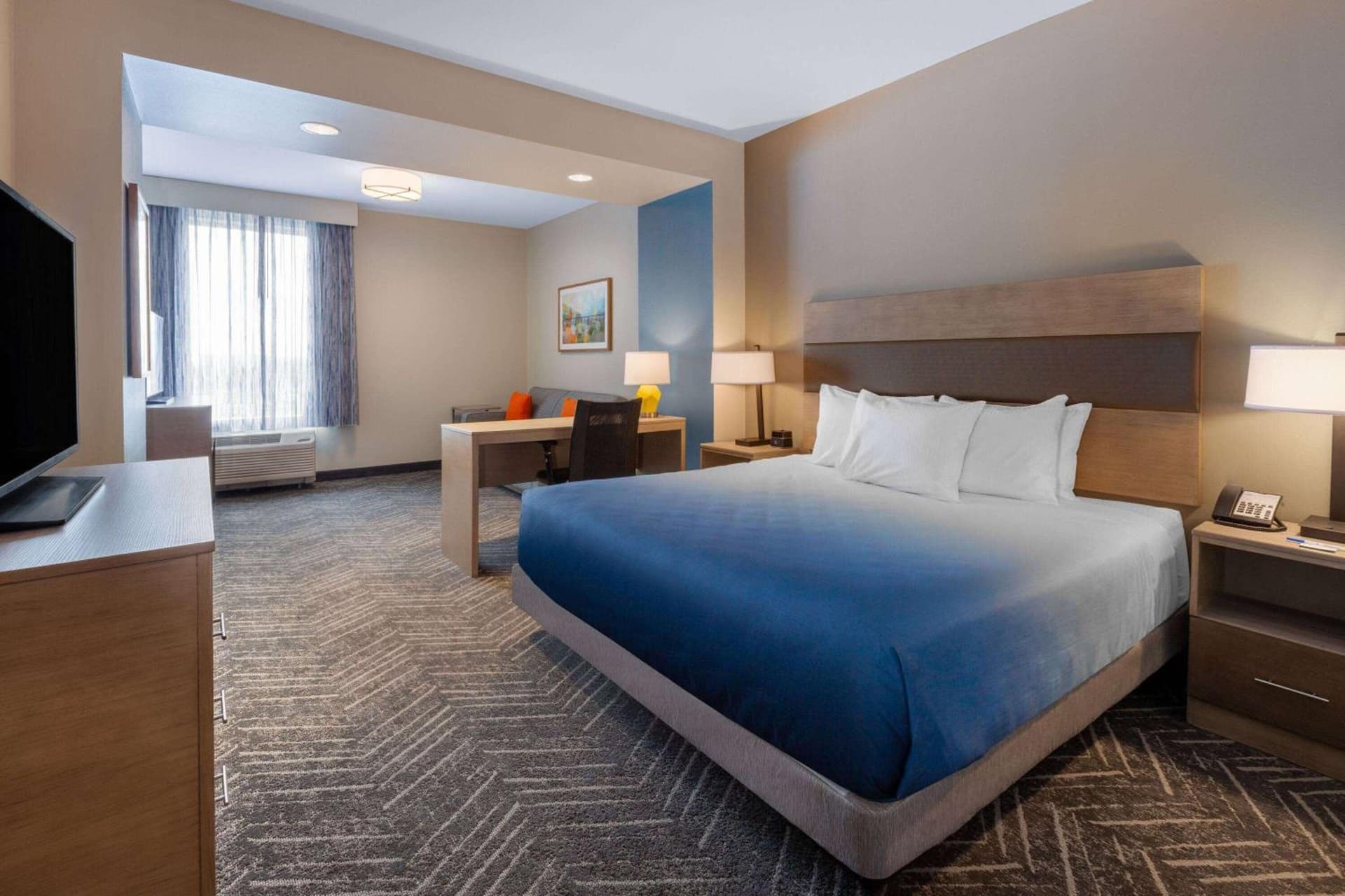 La Quinta Inn & Suites by Wyndham Middletown-Goshen gallery photo in Middletown, NY — image 11