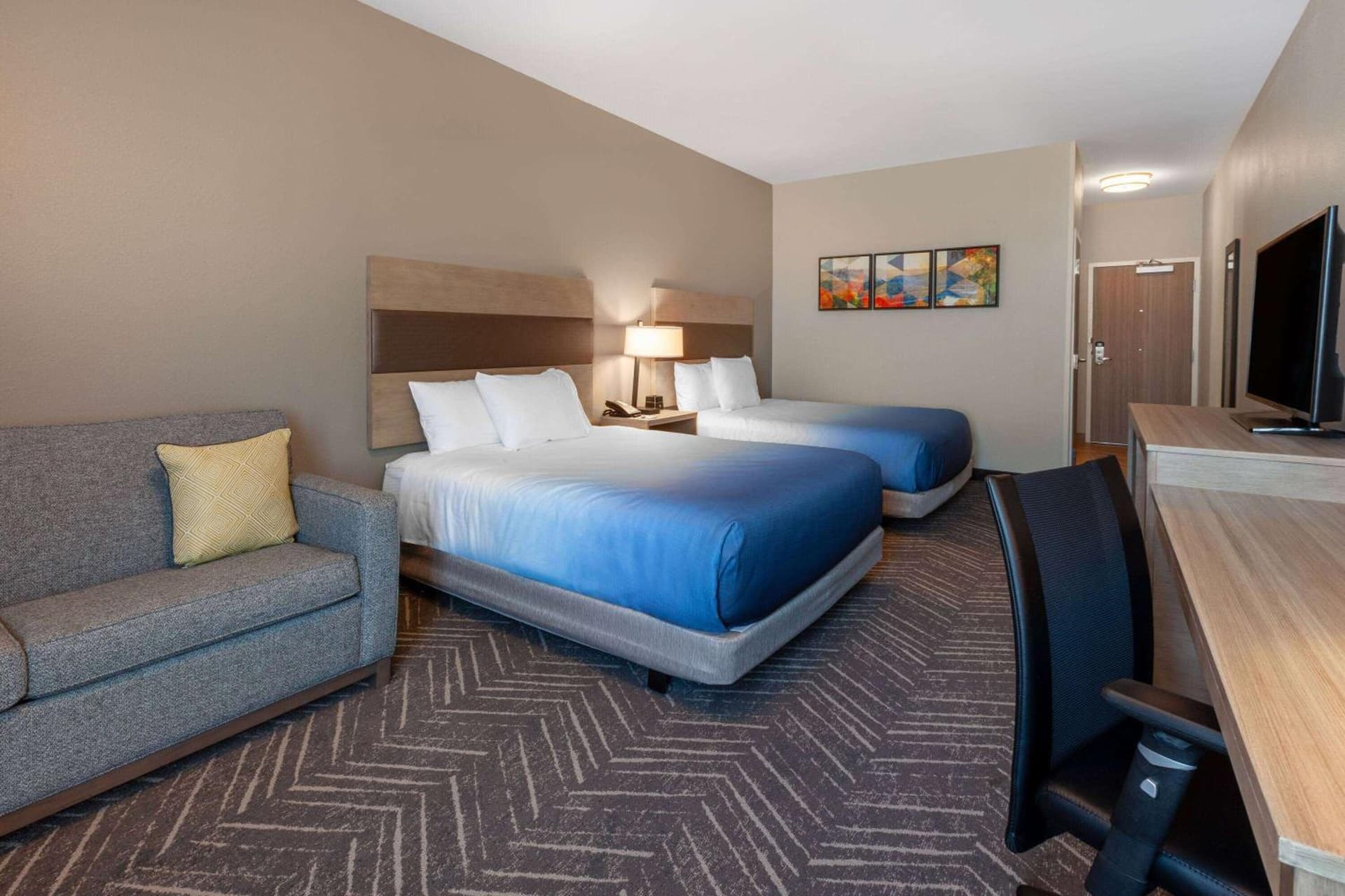 La Quinta Inn & Suites by Wyndham Middletown-Goshen gallery photo in Middletown, NY — image 21