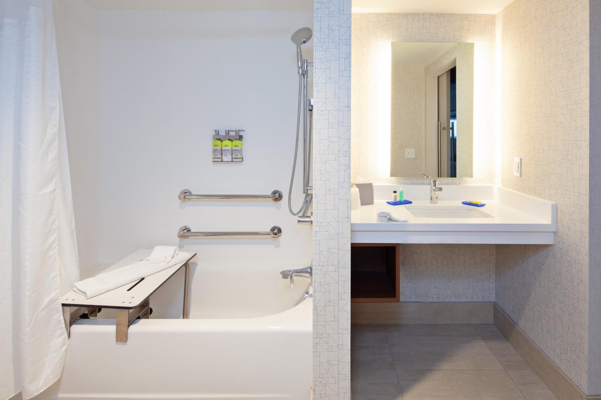 Holiday Inn Express Hotel & Suites Ventura Harbor by IHG gallery photo in Ventura, CA — image 27