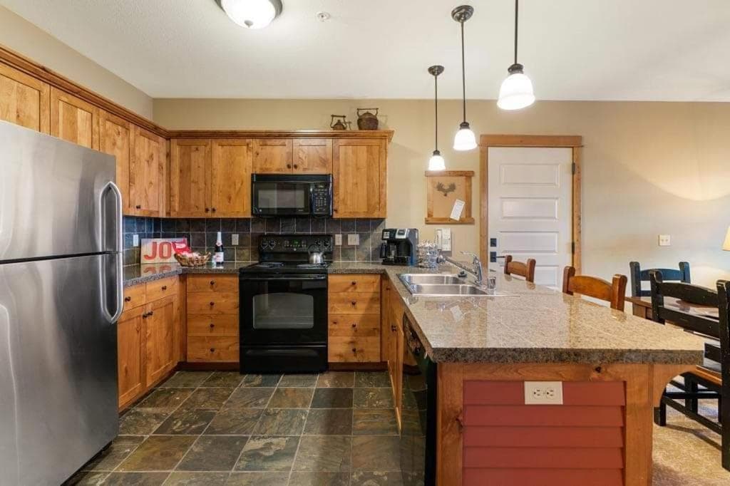 Amazing Private Condo at Silver Mountain Morning Star Lodge property views in Kellogg, ID — gallery photo 3