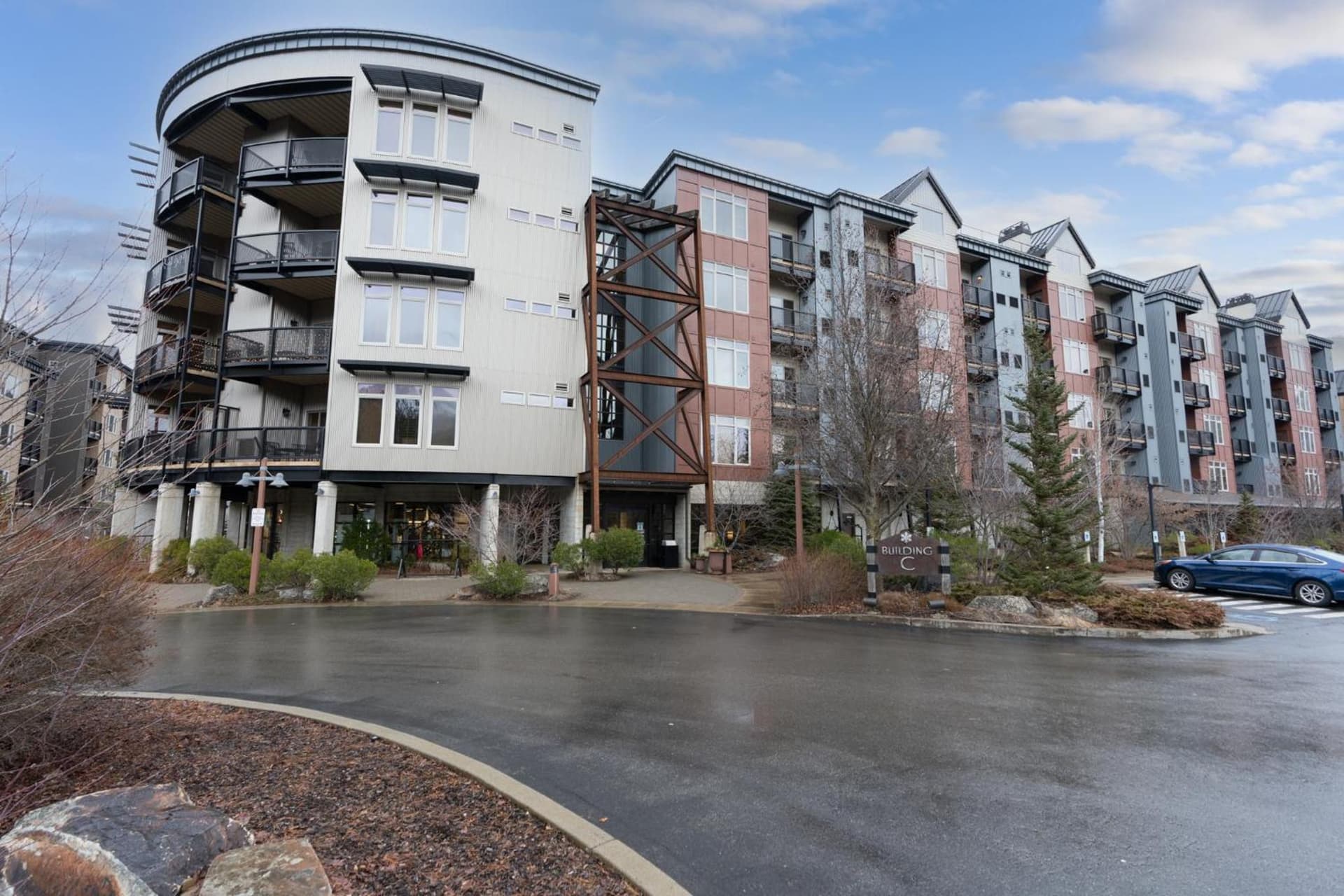 Amazing Private Condo at Silver Mountain Morning Star Lodge featured exterior or lobby in Kellogg, ID — similar hotel