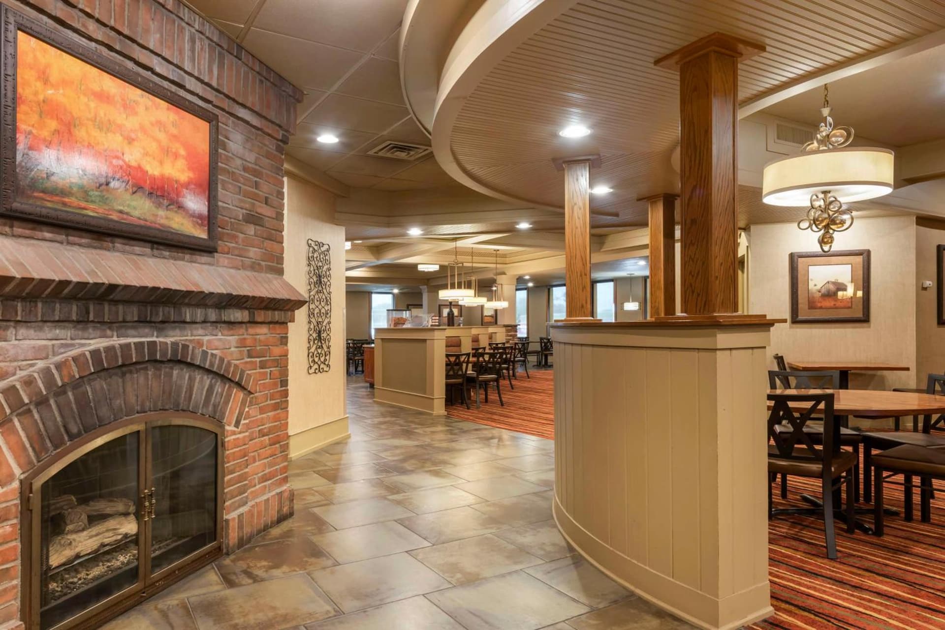 Best Western Plus Ramkota Hotel interior in Sioux Falls, SD — gallery photo 2