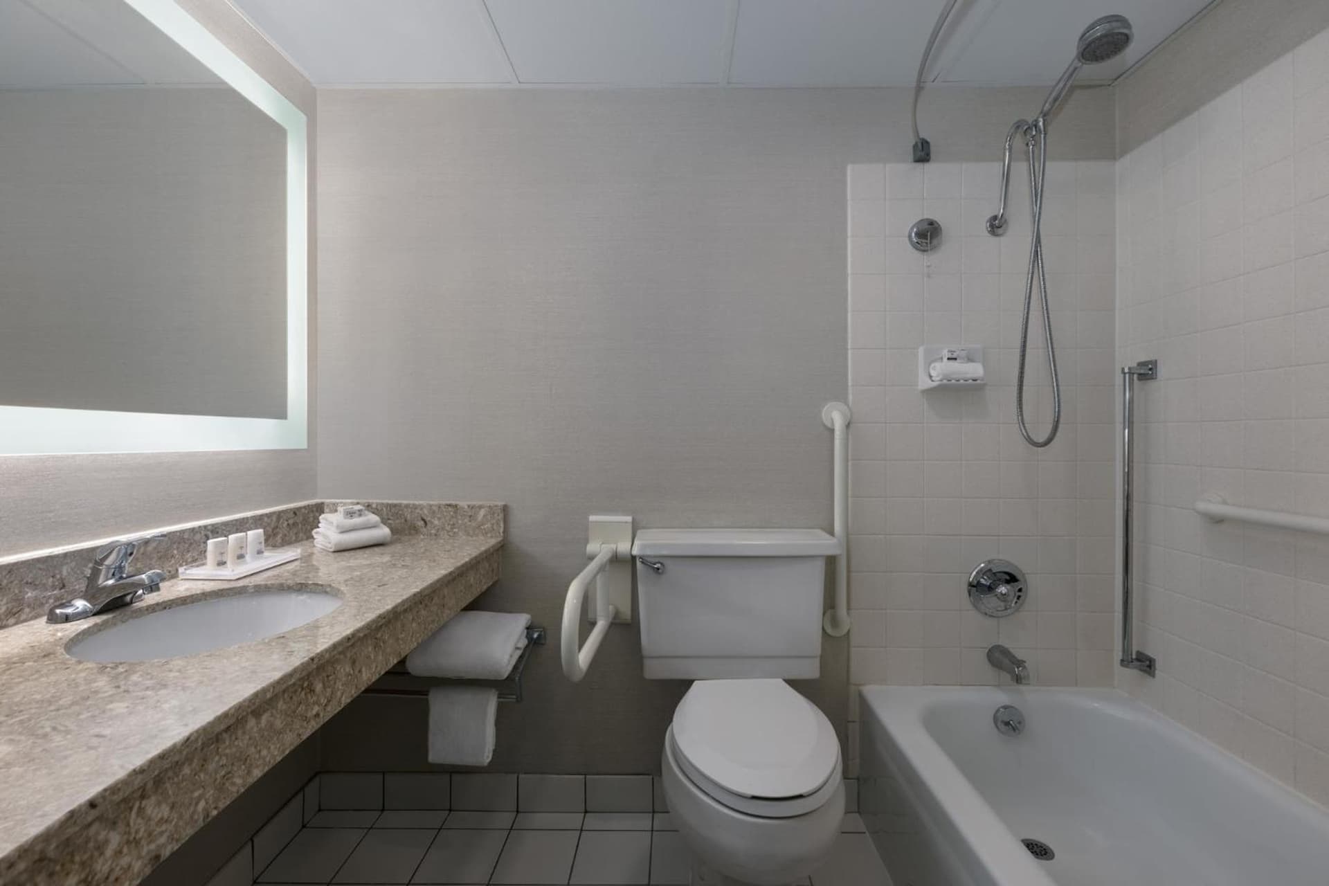 Holiday Inn Des Moines-Airport Conf Center by IHG gallery photo in Des Moines, IA — image 58