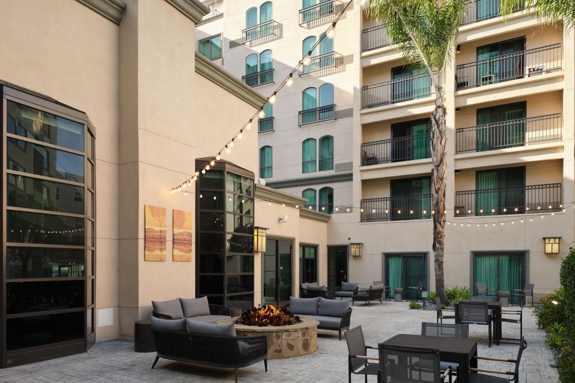 Courtyard by Marriott Los Angeles Pasadena Old Town gallery photo in Pasadena, CA — image 56