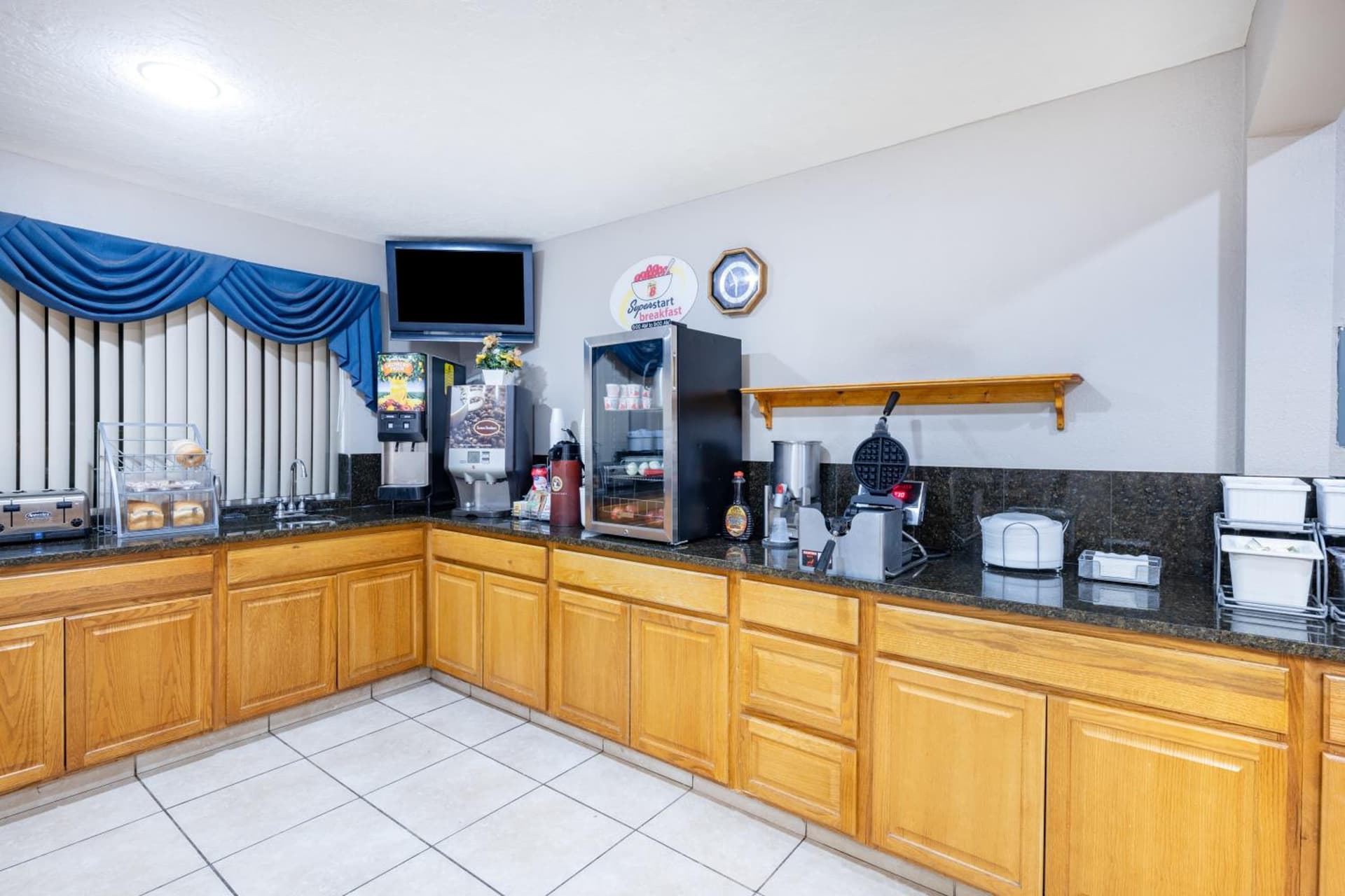Super 8 by Wyndham Richfield UT interior in Richfield, UT — gallery photo 2