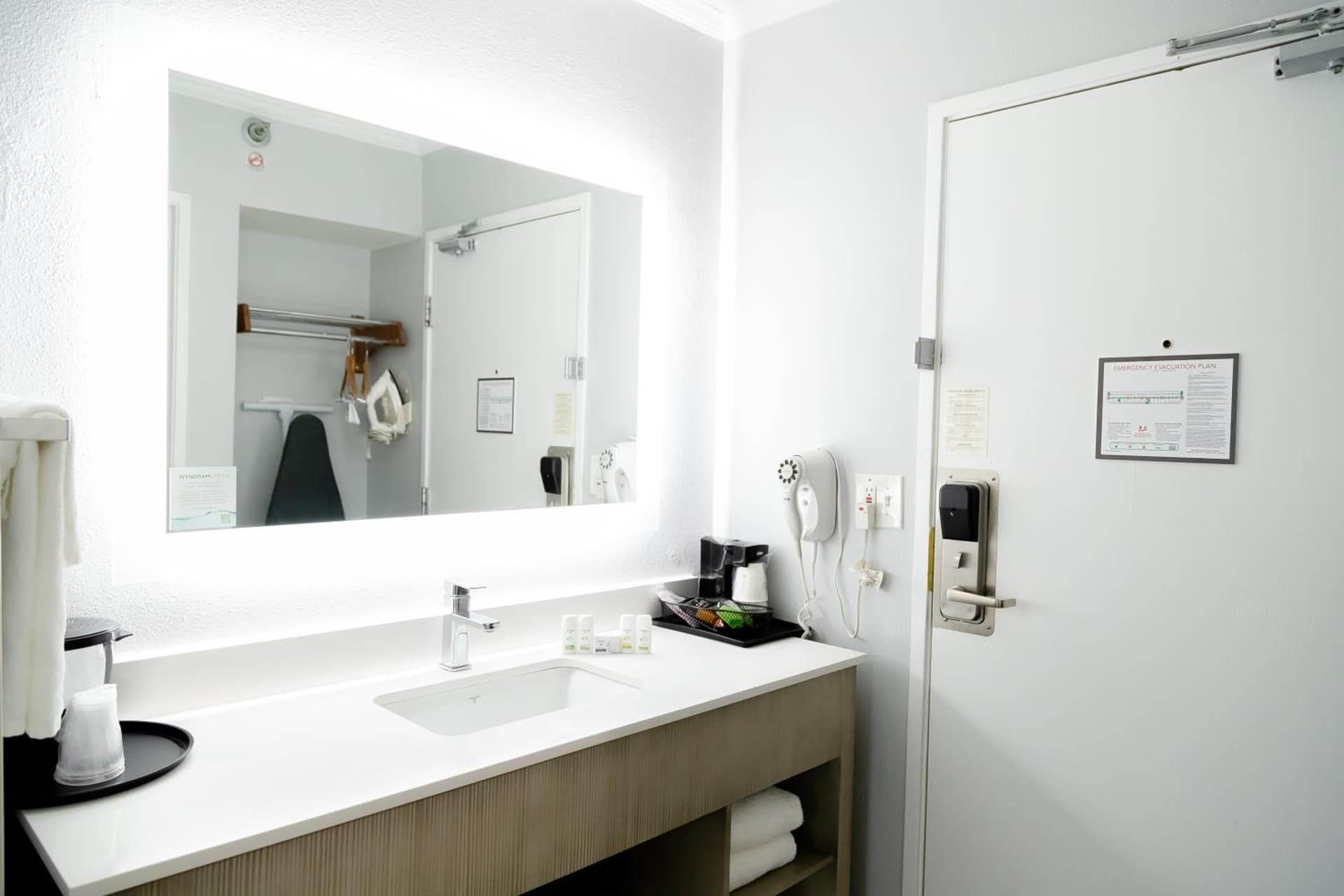 La Quinta Inn Birmingham - Inverness gallery photo in Birmingham, AL — image 8