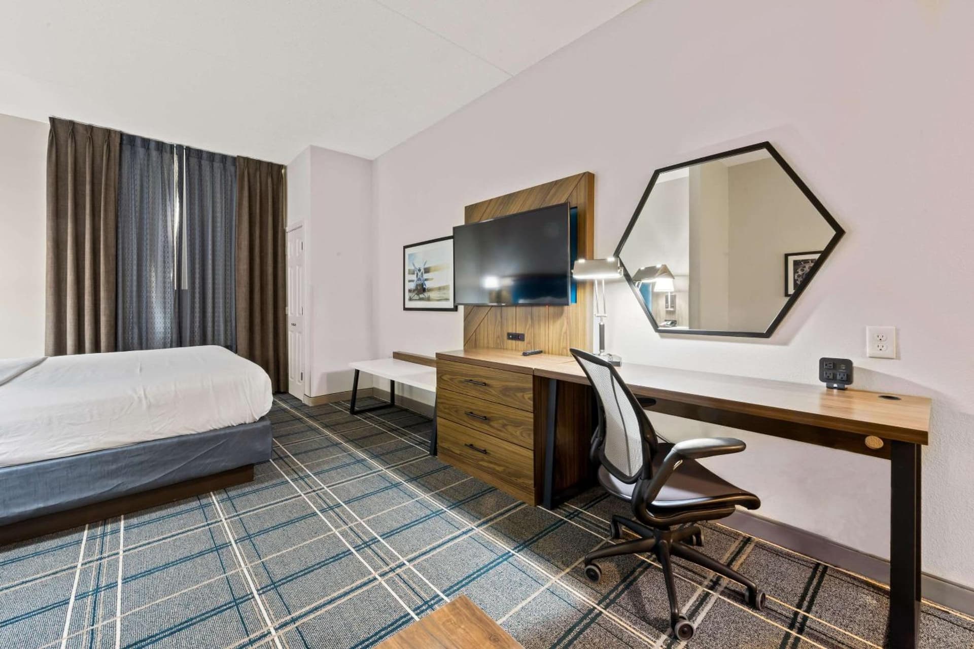 Comfort Suites Newport News Airport gallery photo in Newport News, VA — image 29