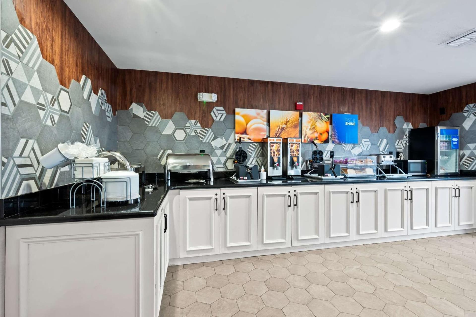 Comfort Suites Newport News Airport gallery photo in Newport News, VA — image 30