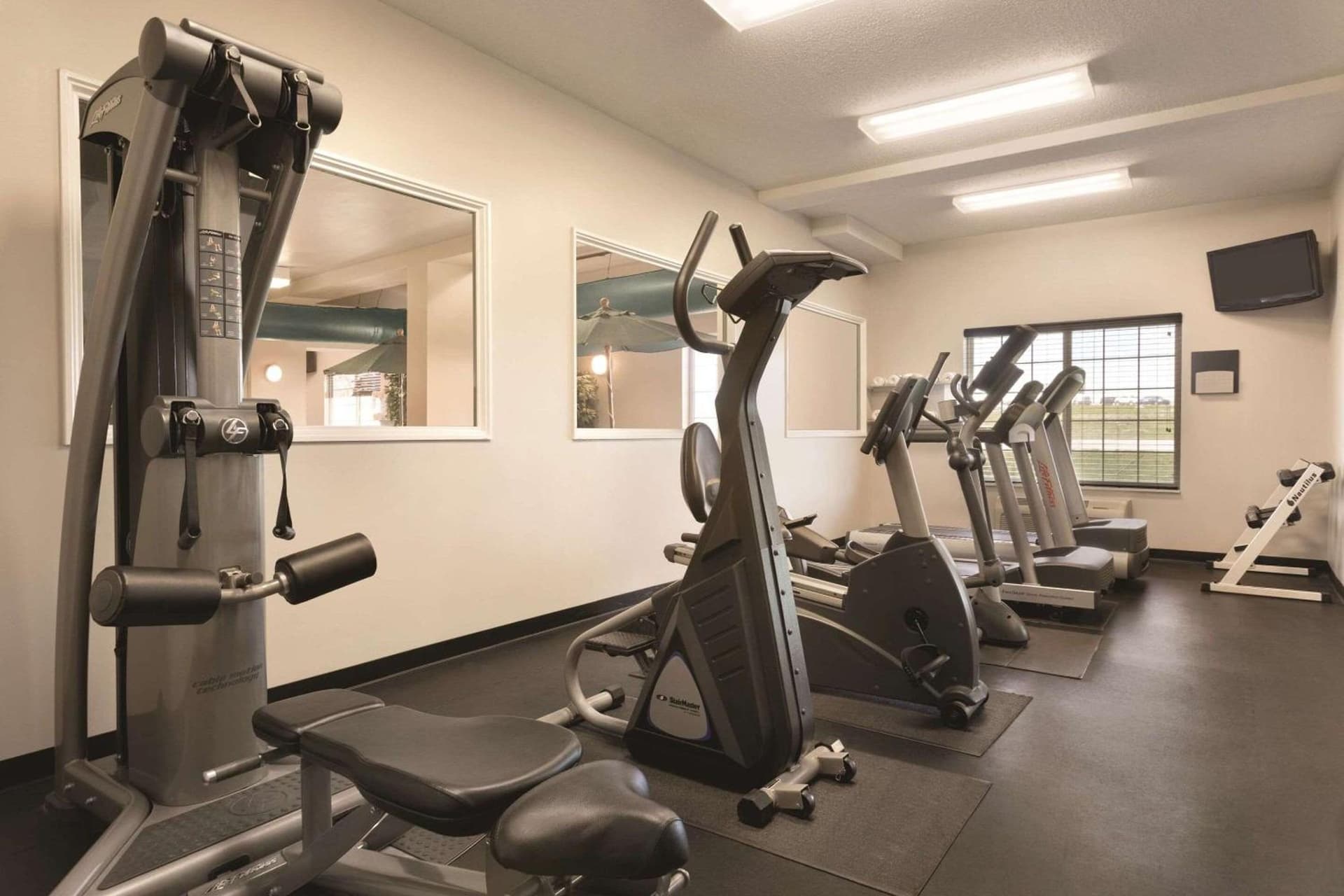 Country Inn & Suites by Radisson, Indianapolis Airport South, IN gallery photo in Indianapolis, IN — image 22