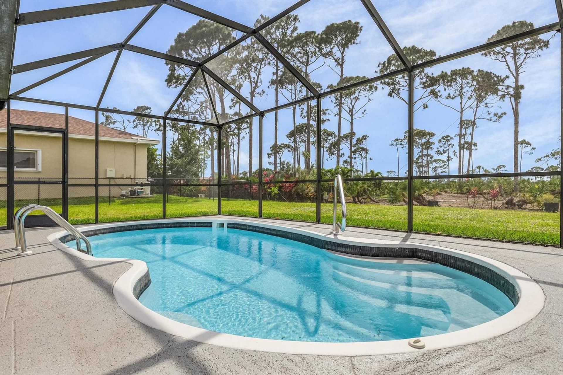 Palmetto Pines Paradise interior in Cape Coral, FL — gallery photo 2