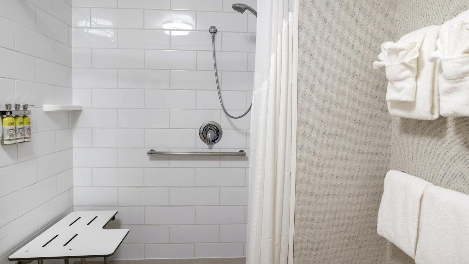 Holiday Inn Express & Suites Racine by IHG gallery photo in Racine, WI — image 34