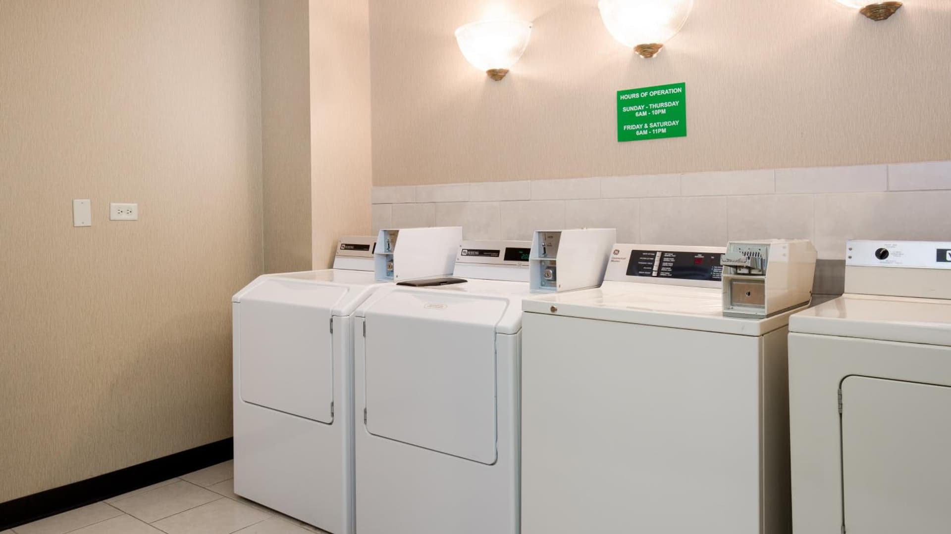 Holiday Inn Chicago Nw Crystal Lk Conv Ctr by IHG interior in Crystal Lake, IL — gallery photo 2