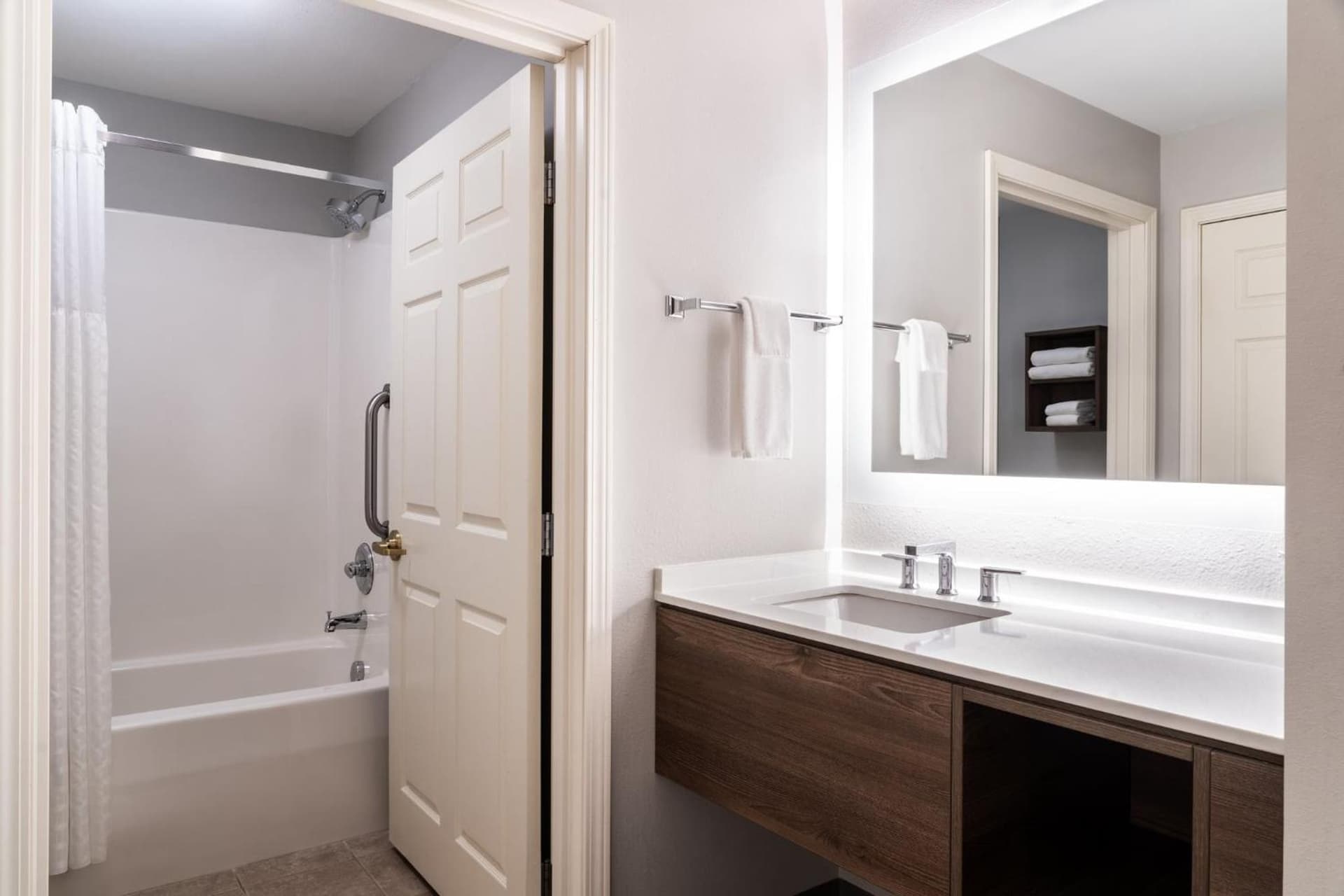 Staybridge Suites Akron-Stow-Cuyahoga Falls by IHG gallery photo in Stow, OH — image 18