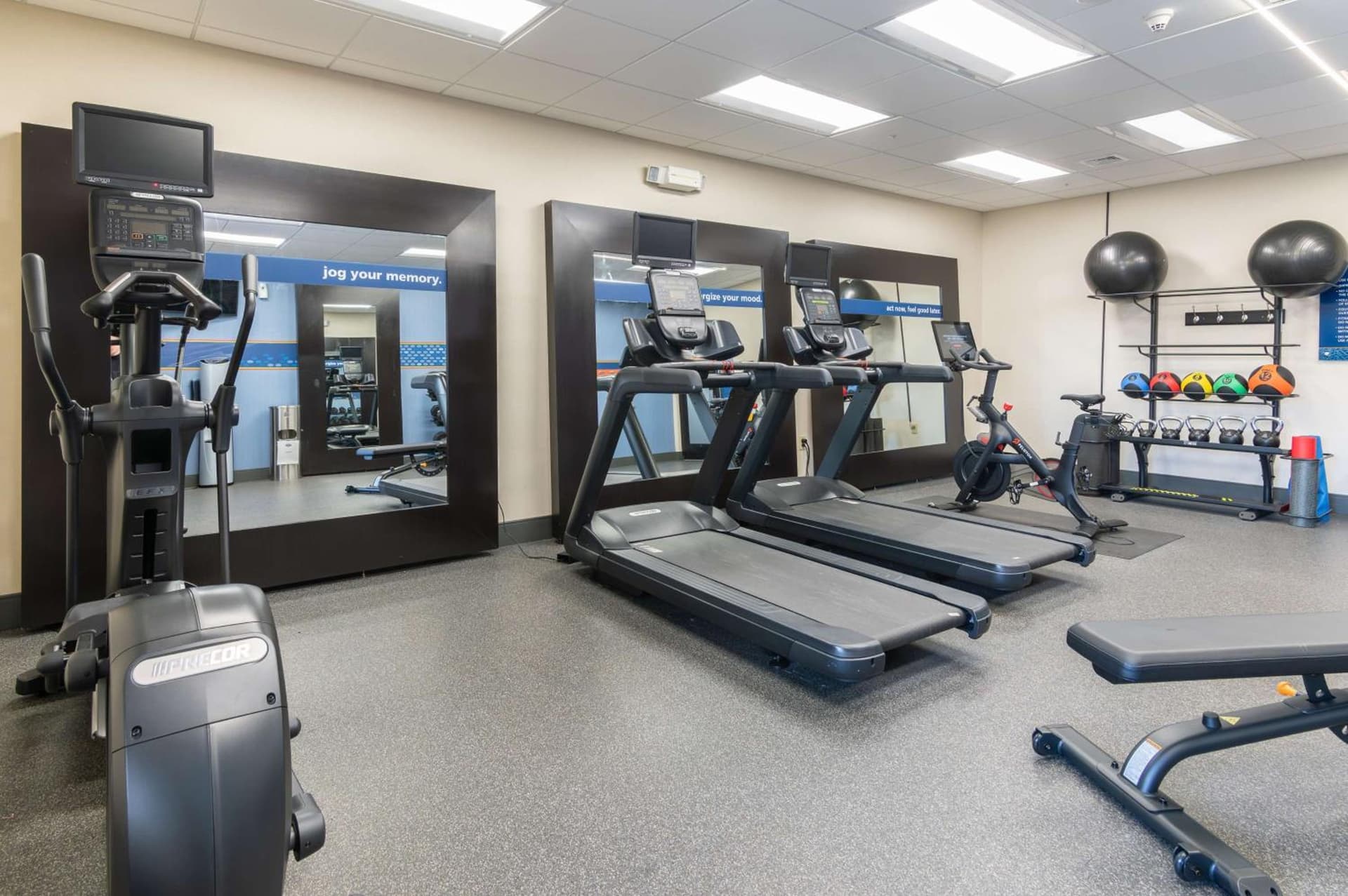 Hampton Inn & Suites Hartford-Manchester gallery photo in Manchester — image 10