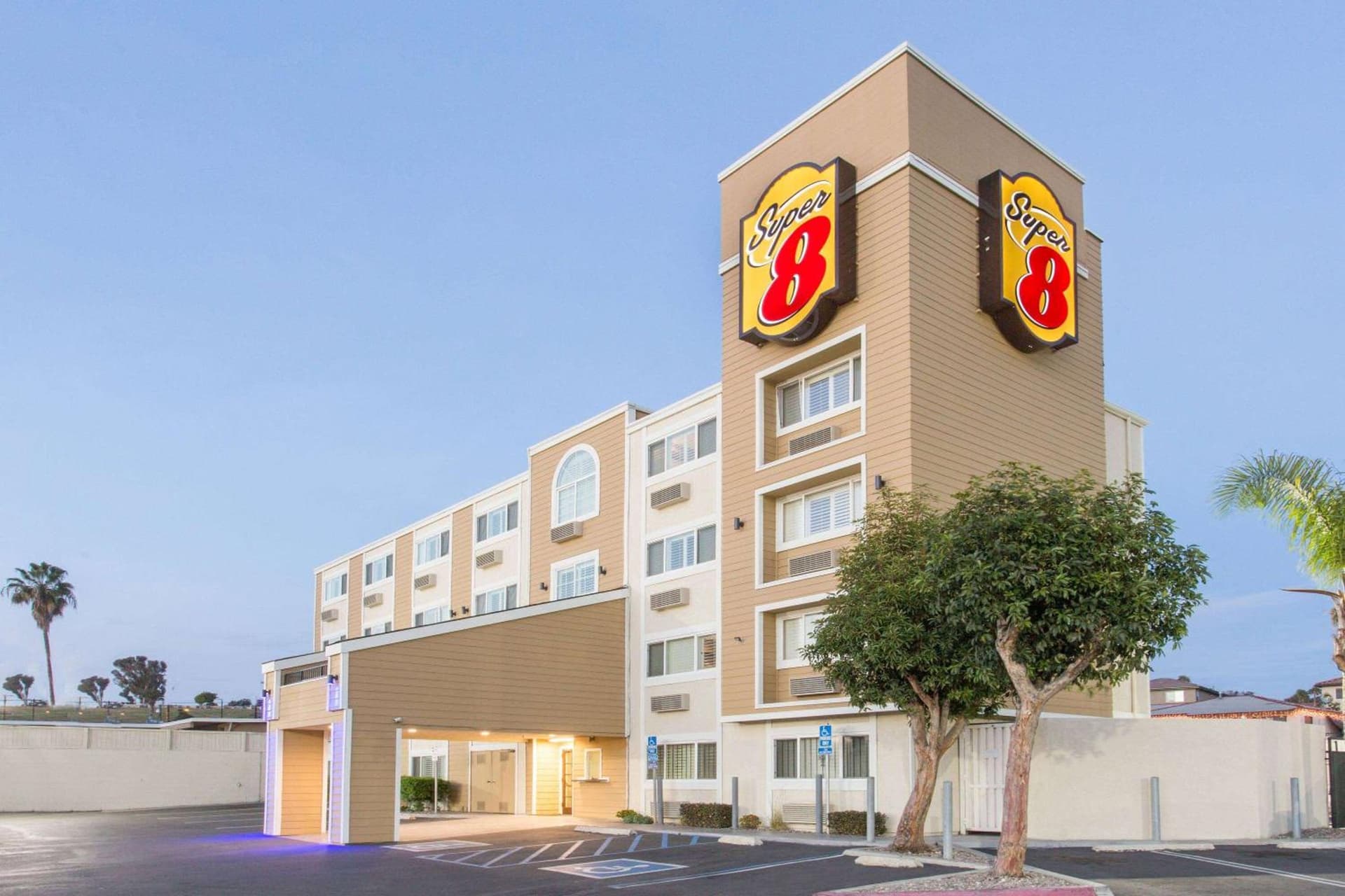 Super 8 by Wyndham National City Chula Vista interior in National City, CA — gallery photo 2