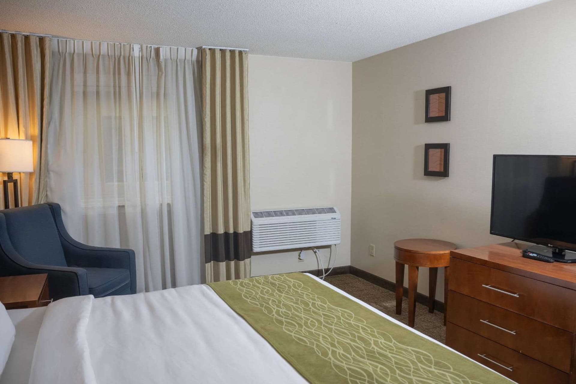 Comfort Inn & Suites Erie - Splash Lagoon Indoor Waterpark gallery photo in Erie, PA — image 28