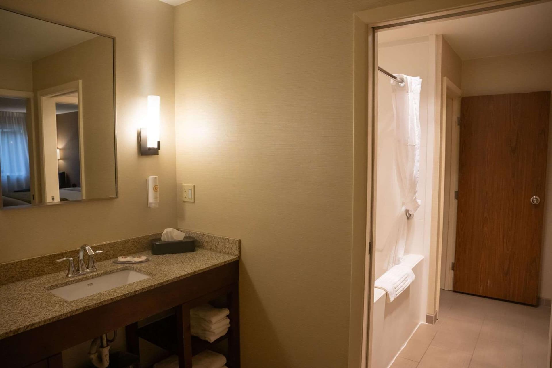 Comfort Inn & Suites Erie - Splash Lagoon Indoor Waterpark gallery photo in Erie, PA — image 23