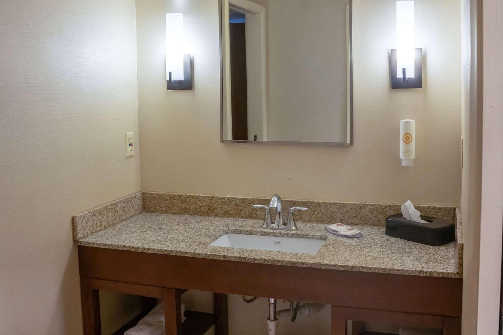 Comfort Inn & Suites Erie - Splash Lagoon Indoor Waterpark gallery photo in Erie, PA — image 20