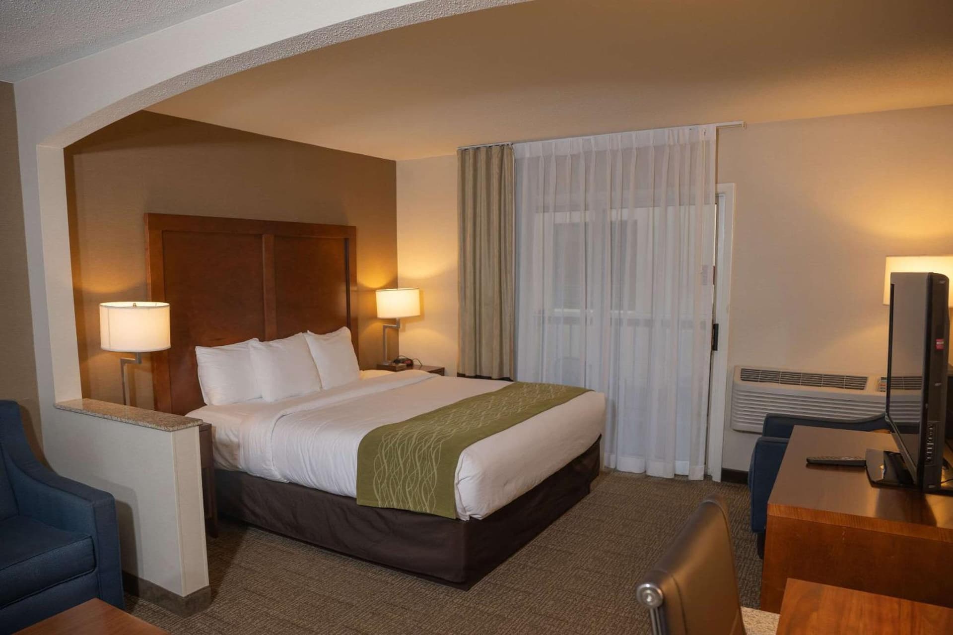Comfort Inn & Suites Erie - Splash Lagoon Indoor Waterpark gallery photo in Erie, PA — image 24