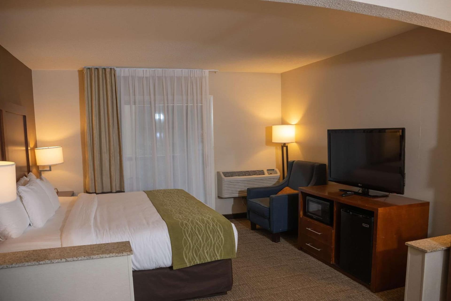 Comfort Inn & Suites Erie - Splash Lagoon Indoor Waterpark gallery photo in Erie, PA — image 8